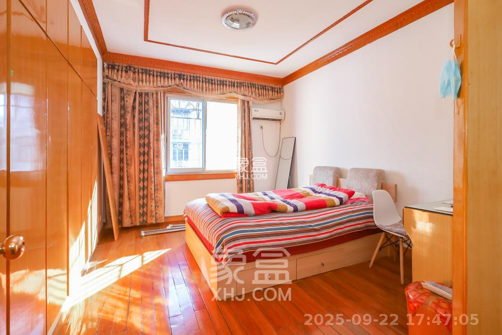 金星小区  4室2厅2卫    2300.0元/月室内图