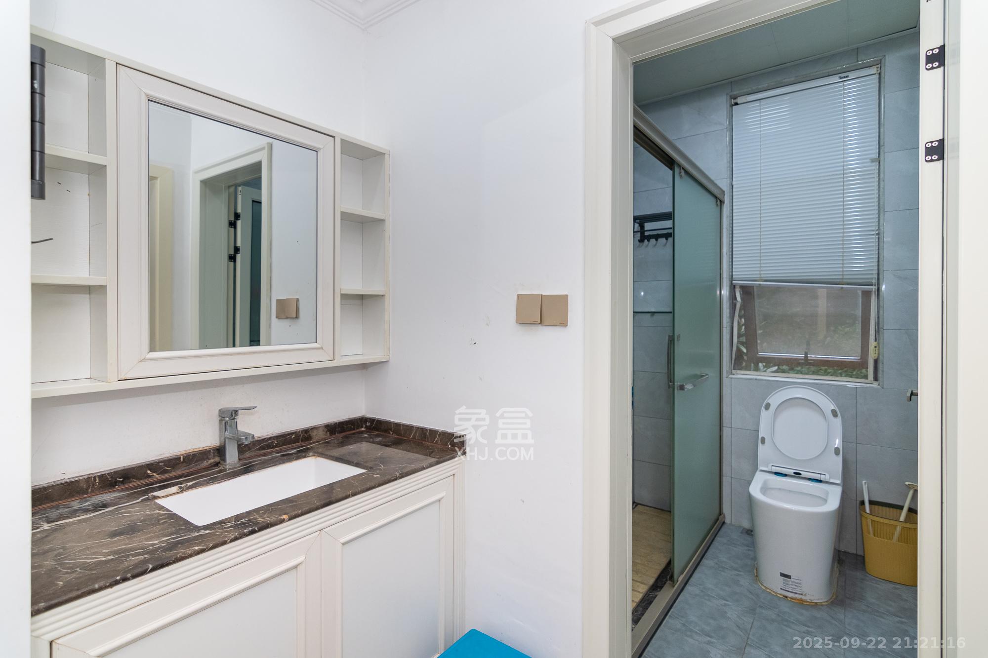 金地三千府(金地湖山樾、金地自在城)  4室2厅2卫    350.0万 金地三千府(金地湖山樾、金地自在城)  4室2厅2卫    350.0万卫生间