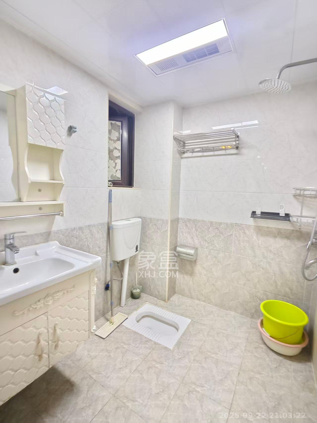 东方美地  3室2厅2卫   2300.00元/月室内图