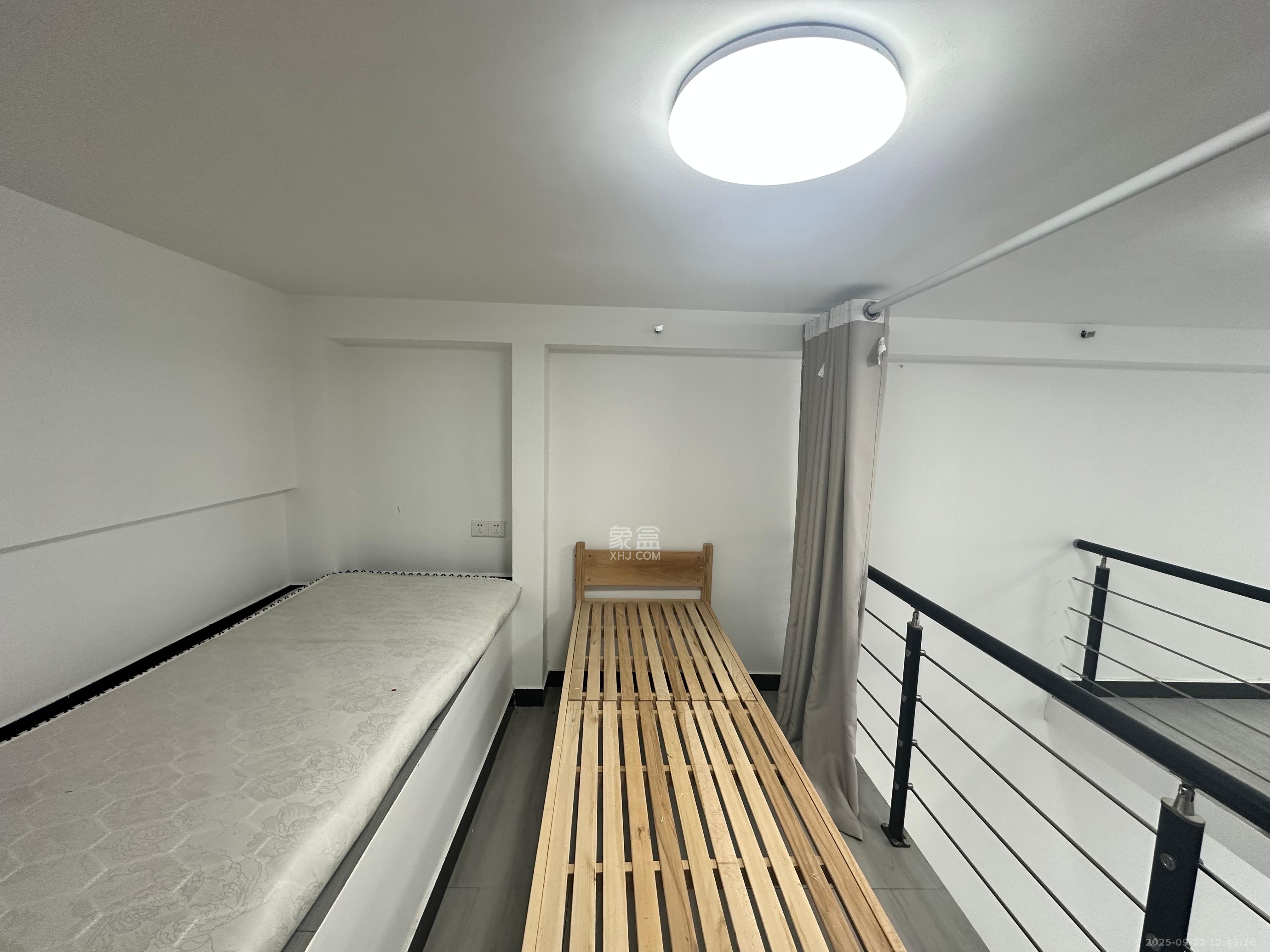 卓越中寰 2室1厅1卫 2200.0元/月 卓越中寰 2室1厅1卫 2200.0元/月室内图