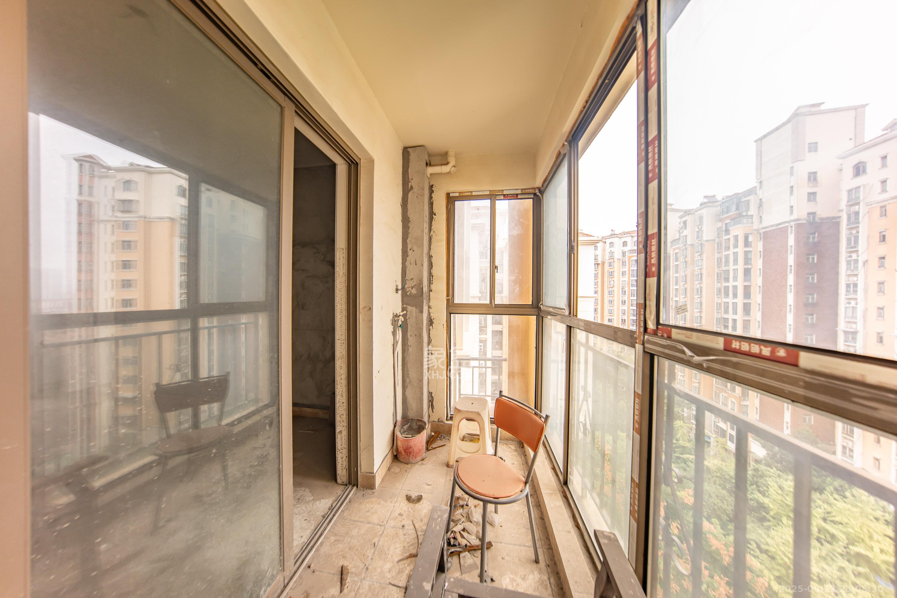 米兰春天 4室2厅2卫 69.8万 米兰春天 4室2厅2卫 69.8万阳台