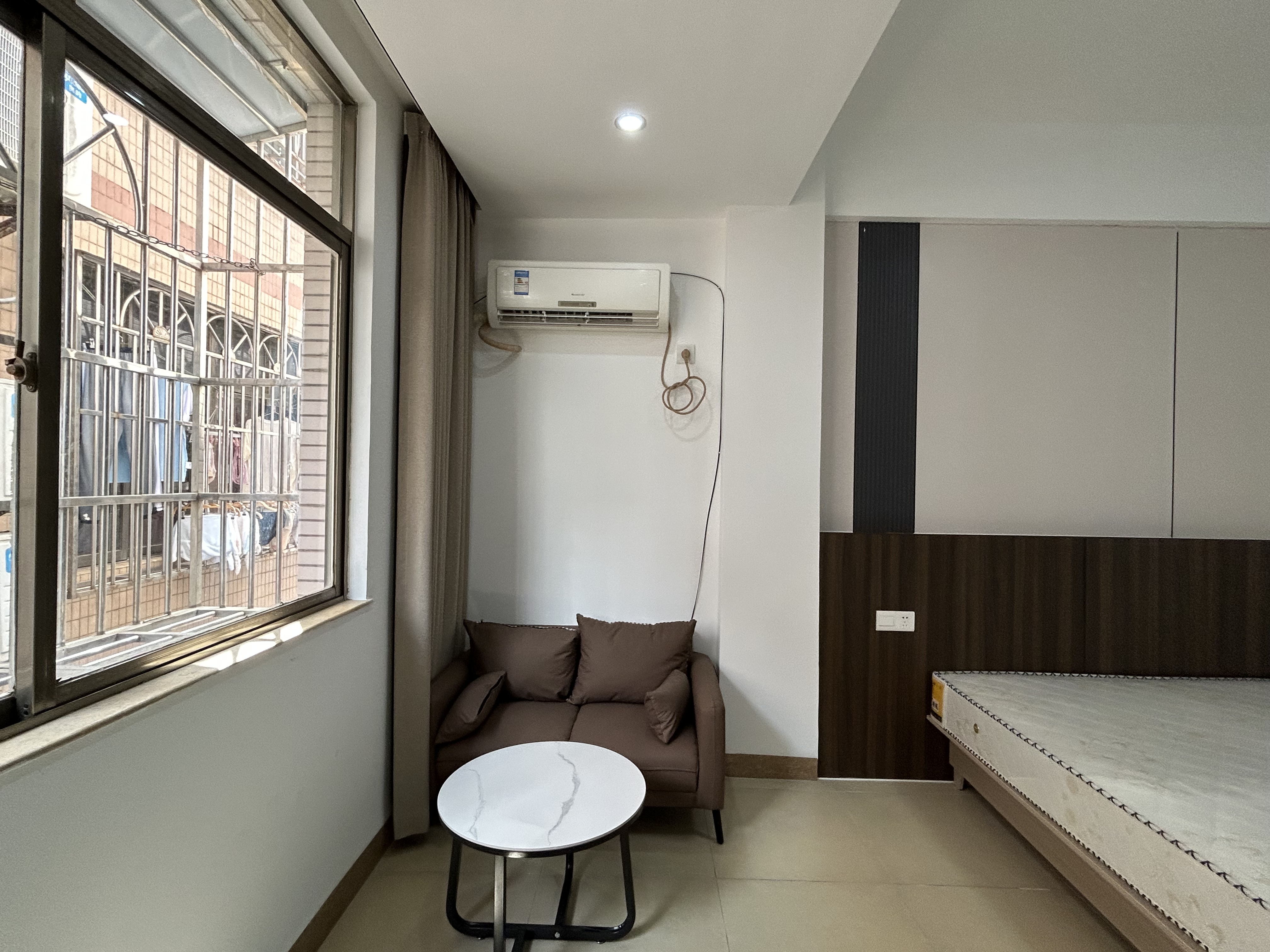 临轩阁公寓(龙湖)  1室0厅1卫    1200.0元/月 临轩阁公寓(龙湖)  1室0厅1卫    1200.0元/月室内图