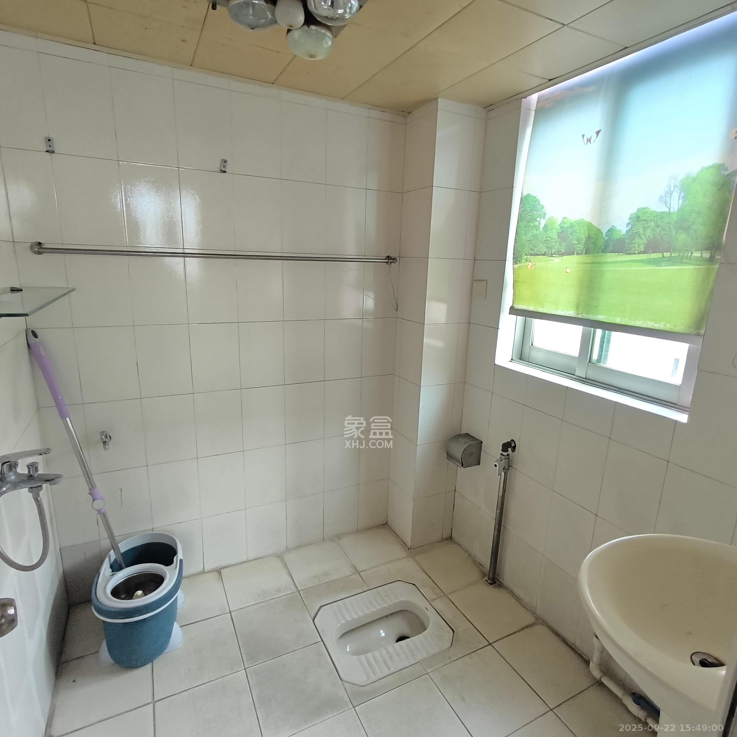 咸嘉新村嘉明苑 3室2厅2卫 2300.0元/月 咸嘉新村嘉明苑 3室2厅2卫 2300.0元/月室内图