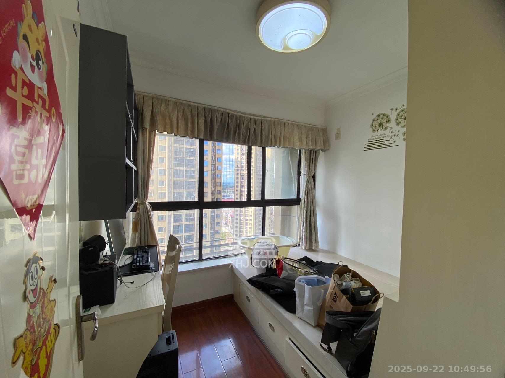 华润置地广场一期 3室2厅1卫 2300.0元/月 华润置地广场一期 3室2厅1卫 2300.0元/月室内图