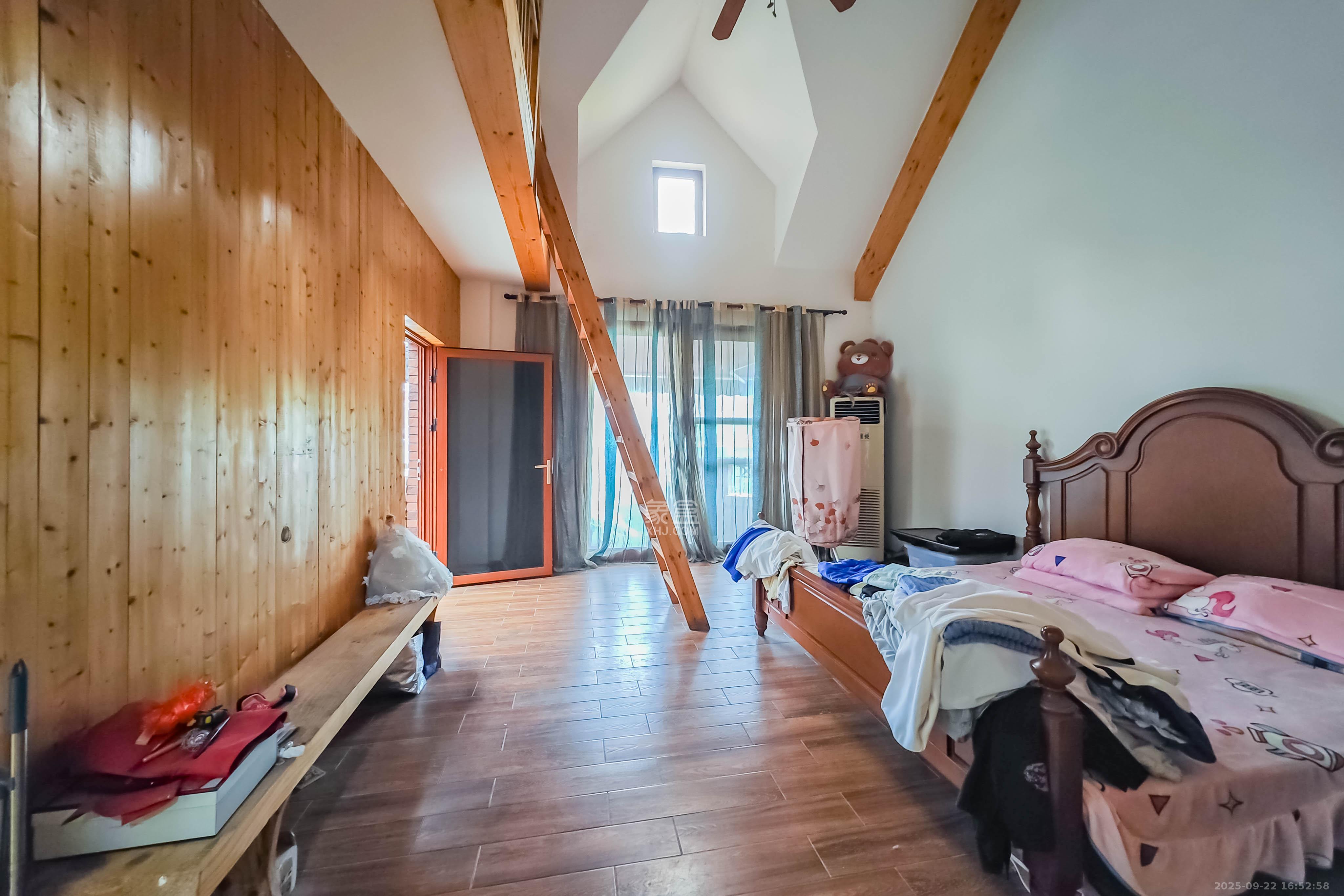 吉联小区(红墅湾) 6室2厅6卫 680.0万 吉联小区(红墅湾) 6室2厅6卫 680.0万卧室