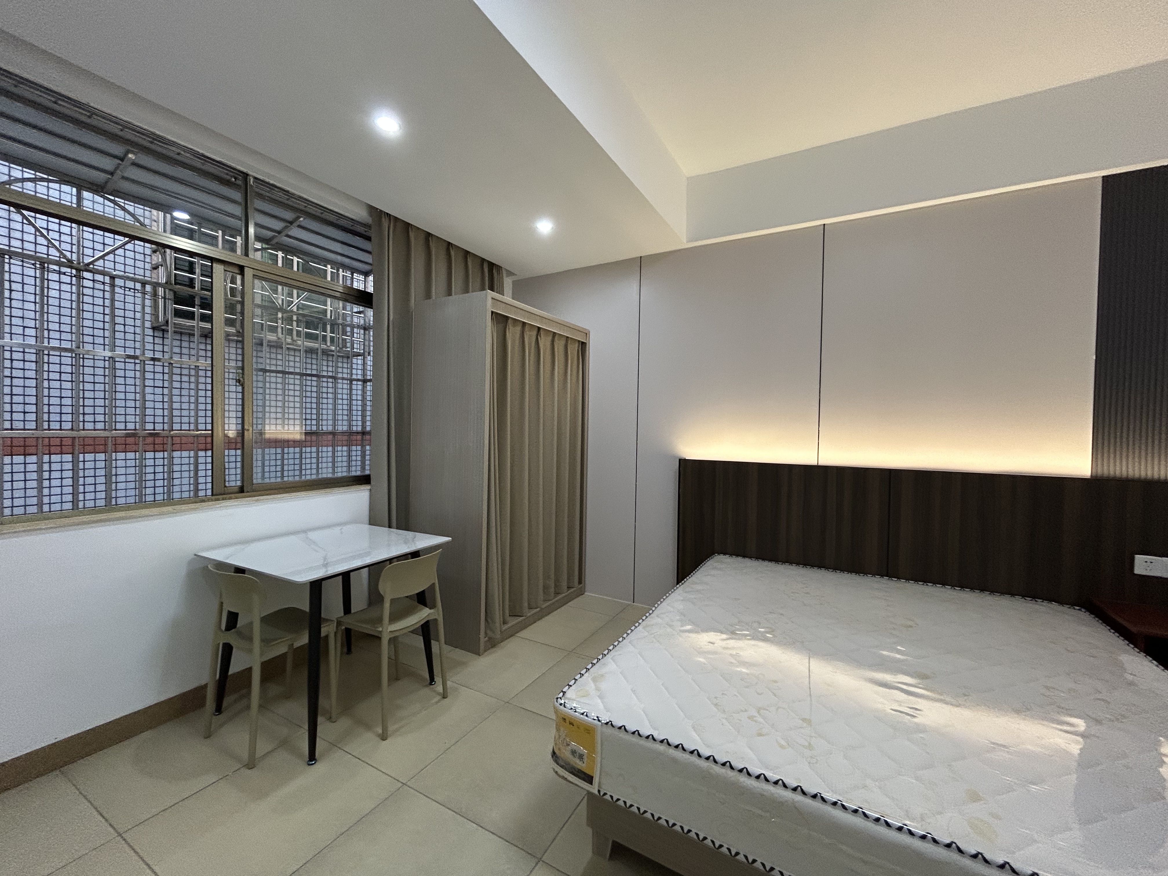 临轩阁公寓(龙湖）  1室0厅1卫    1200.0元/月室内图