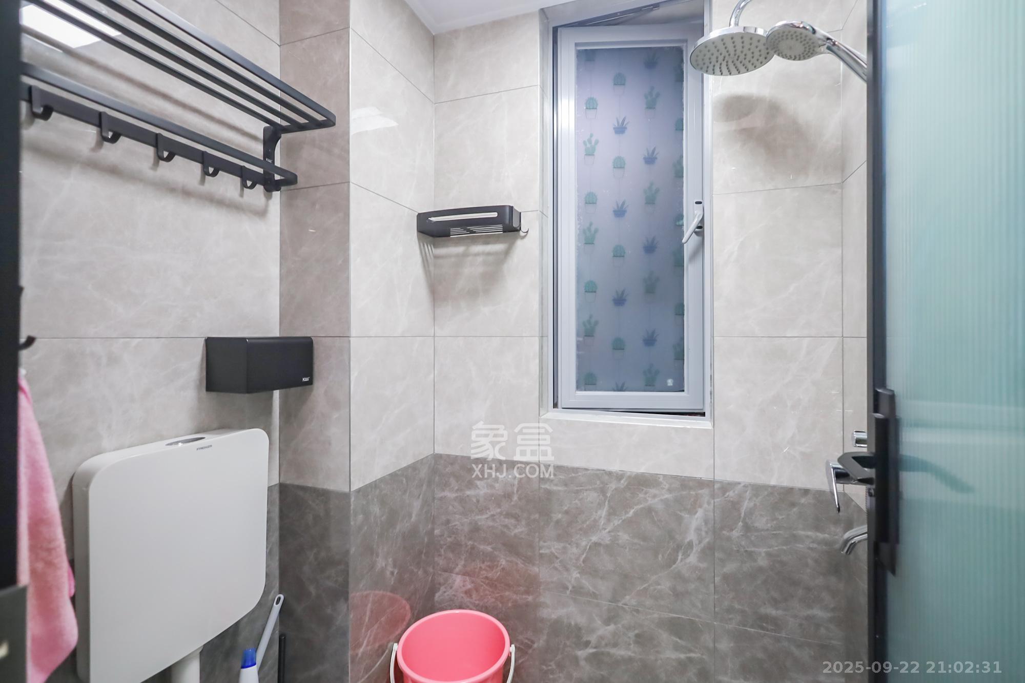 保利天禧D区 3室2厅2卫 196.0万 保利天禧D区 3室2厅2卫 196.0万卫生间