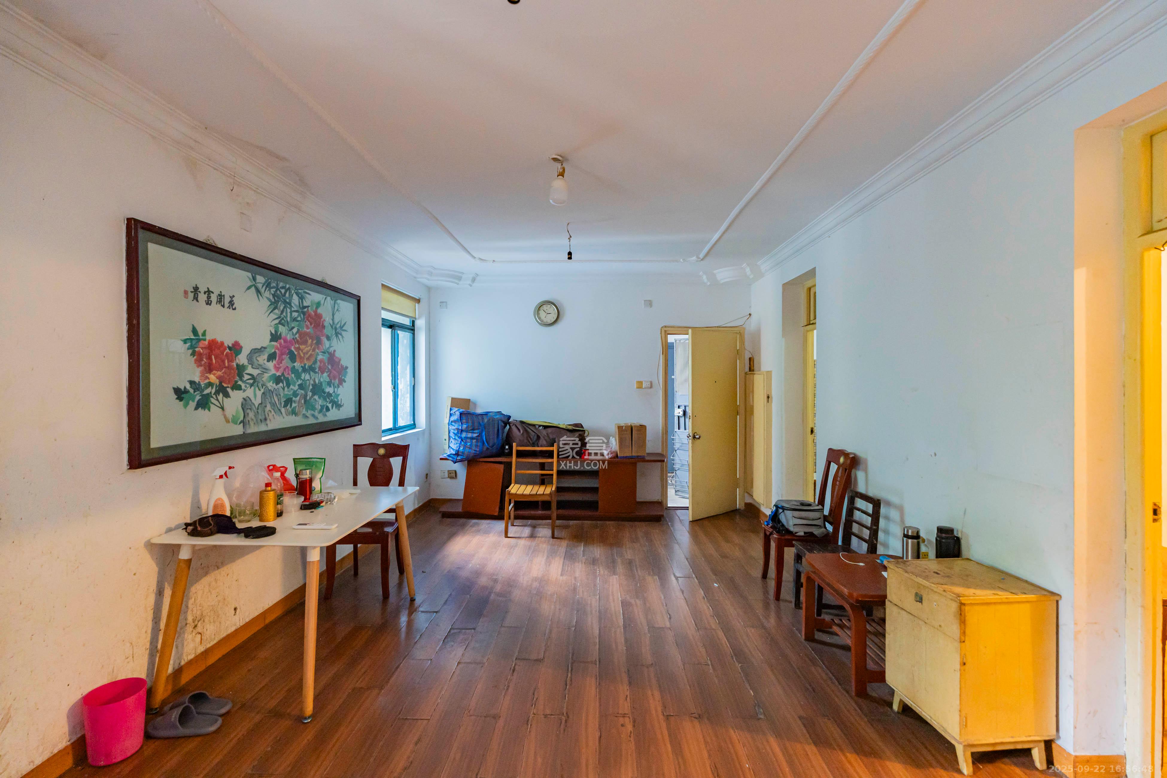 四方坪教师村  3室2厅1卫    52.0万客厅