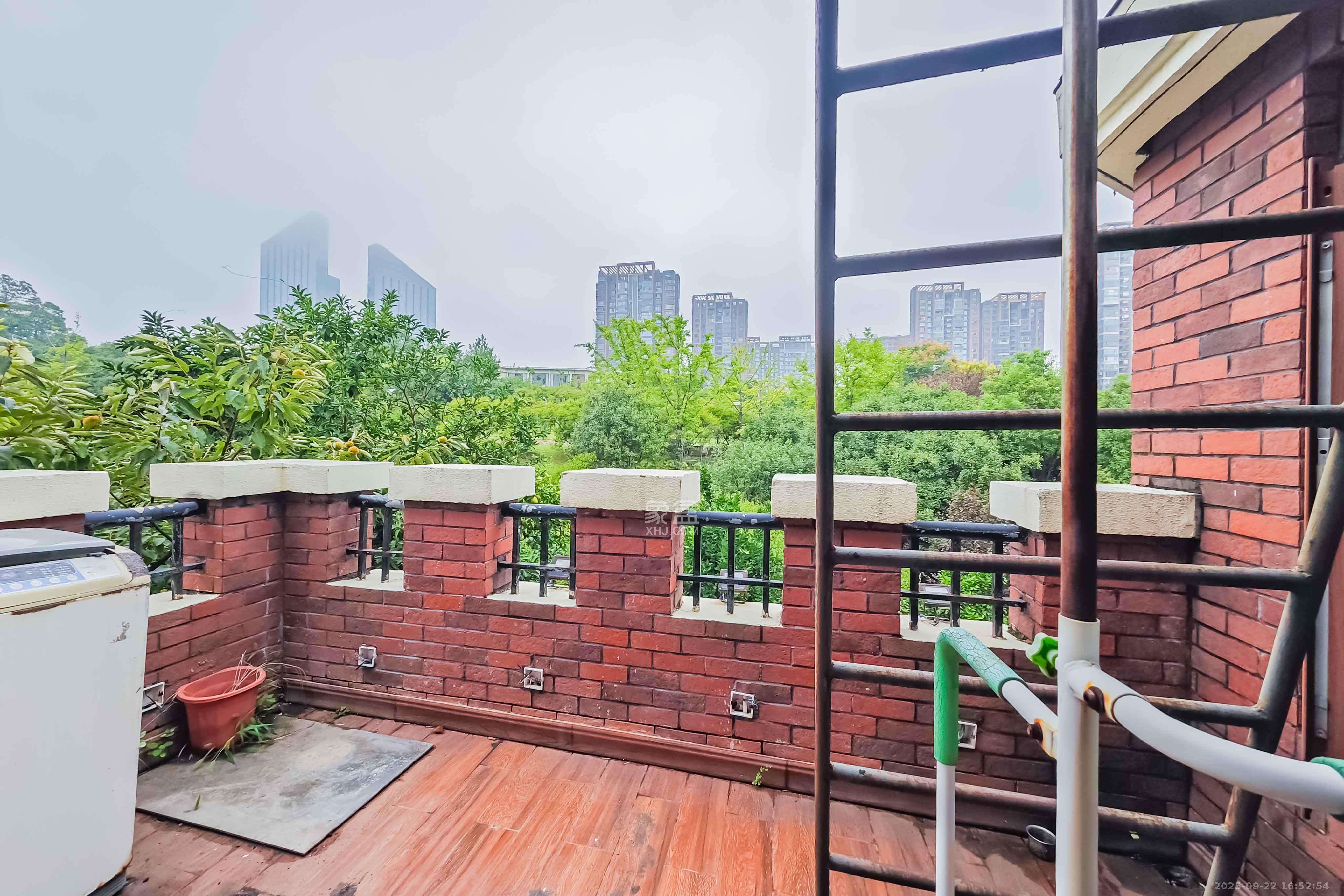 吉联小区(红墅湾) 6室2厅6卫 680.0万 吉联小区(红墅湾) 6室2厅6卫 680.0万其他