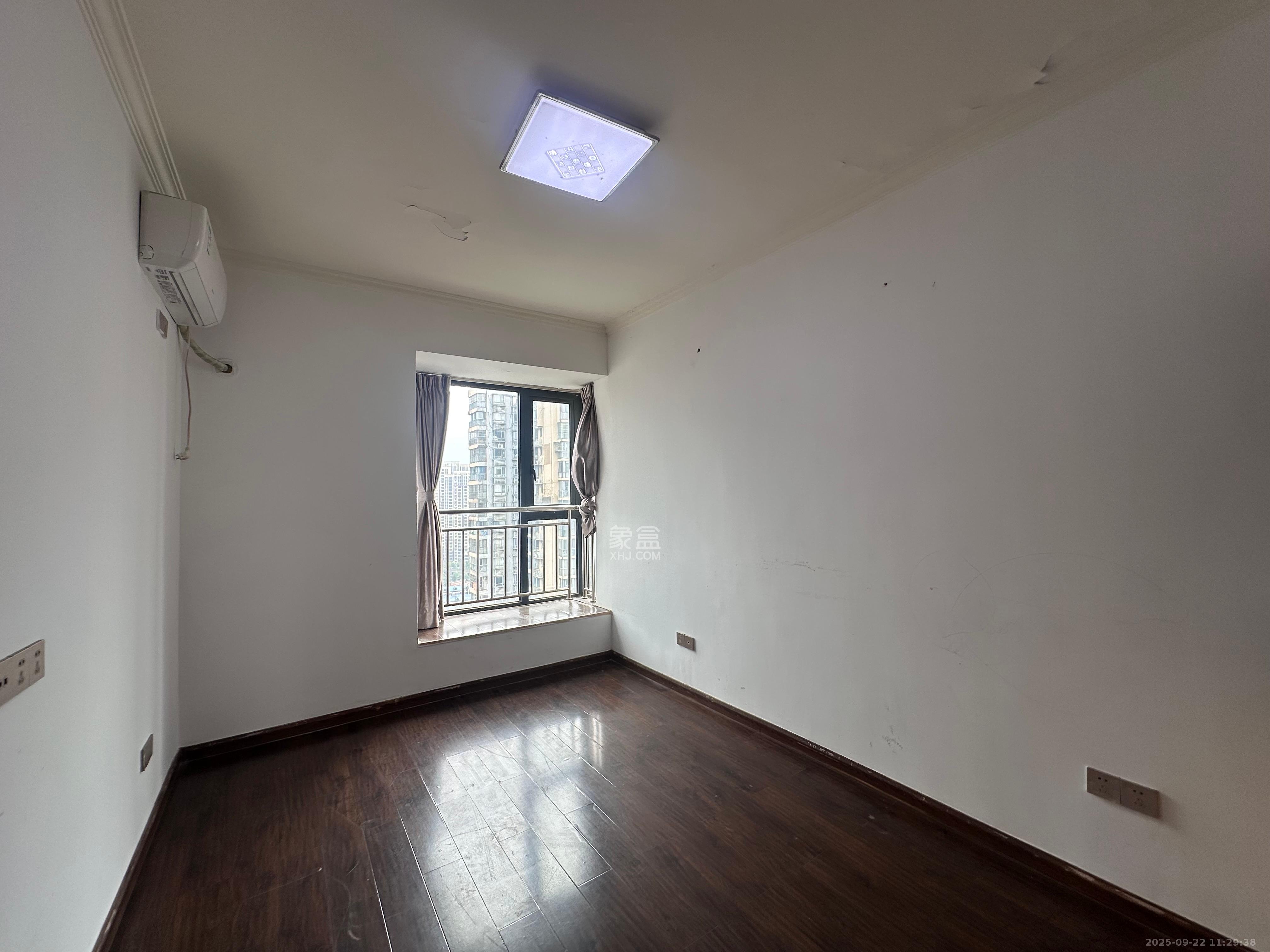 藏珑湖上国际花园 3室2厅2卫 4000.0元/月 藏珑湖上国际花园 3室2厅2卫 4000.0元/月室内图