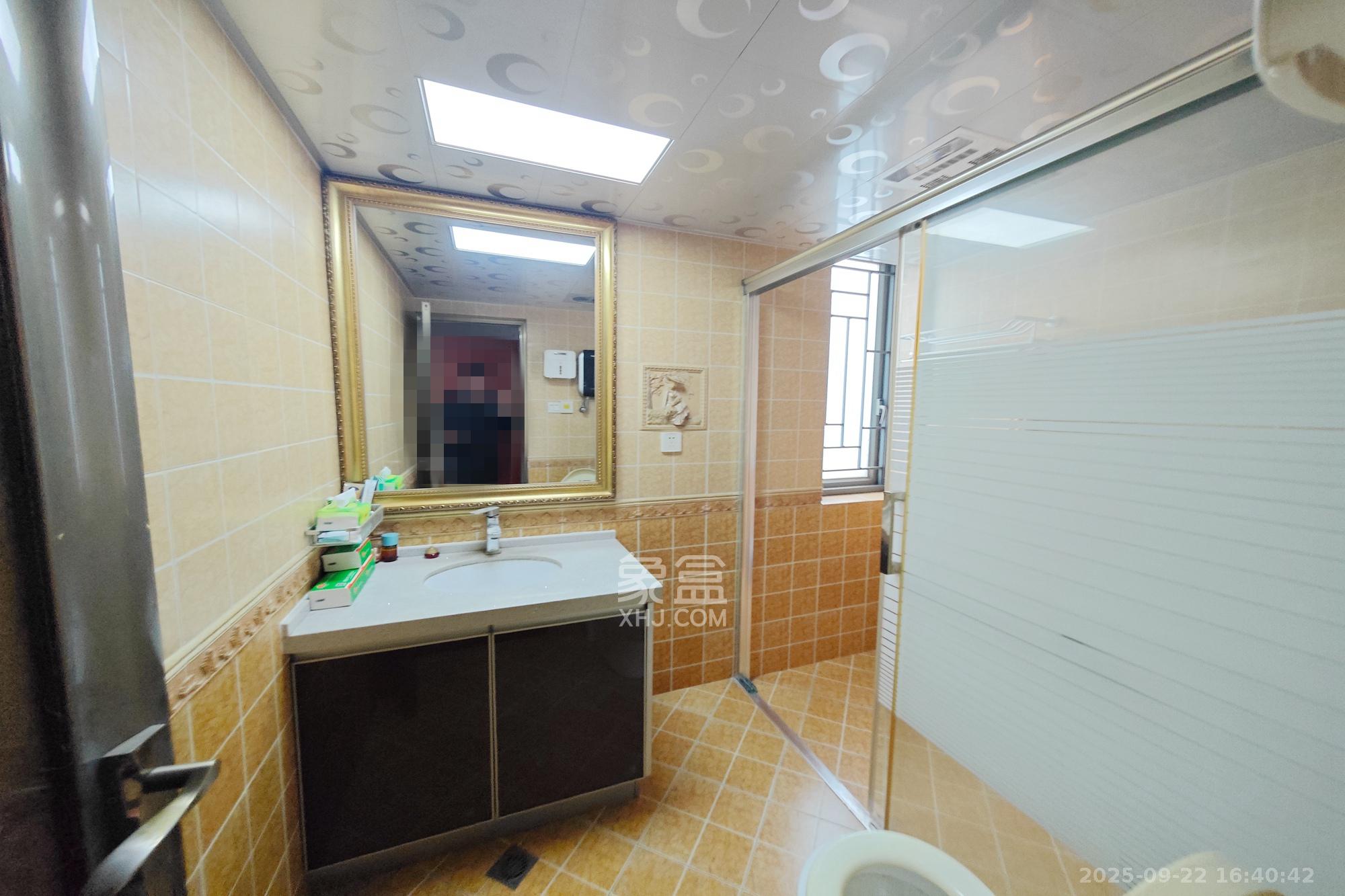 新城新世界一二三期  4室2厅2卫    150.0万其他