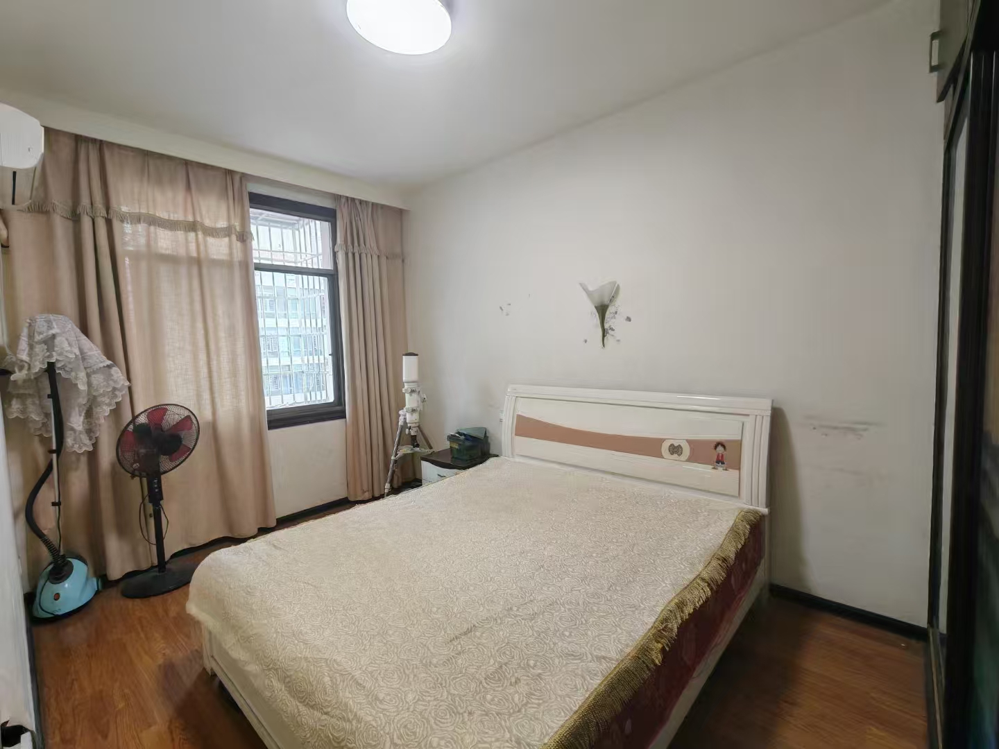 长井小区  1室0厅0卫    32.8万客厅