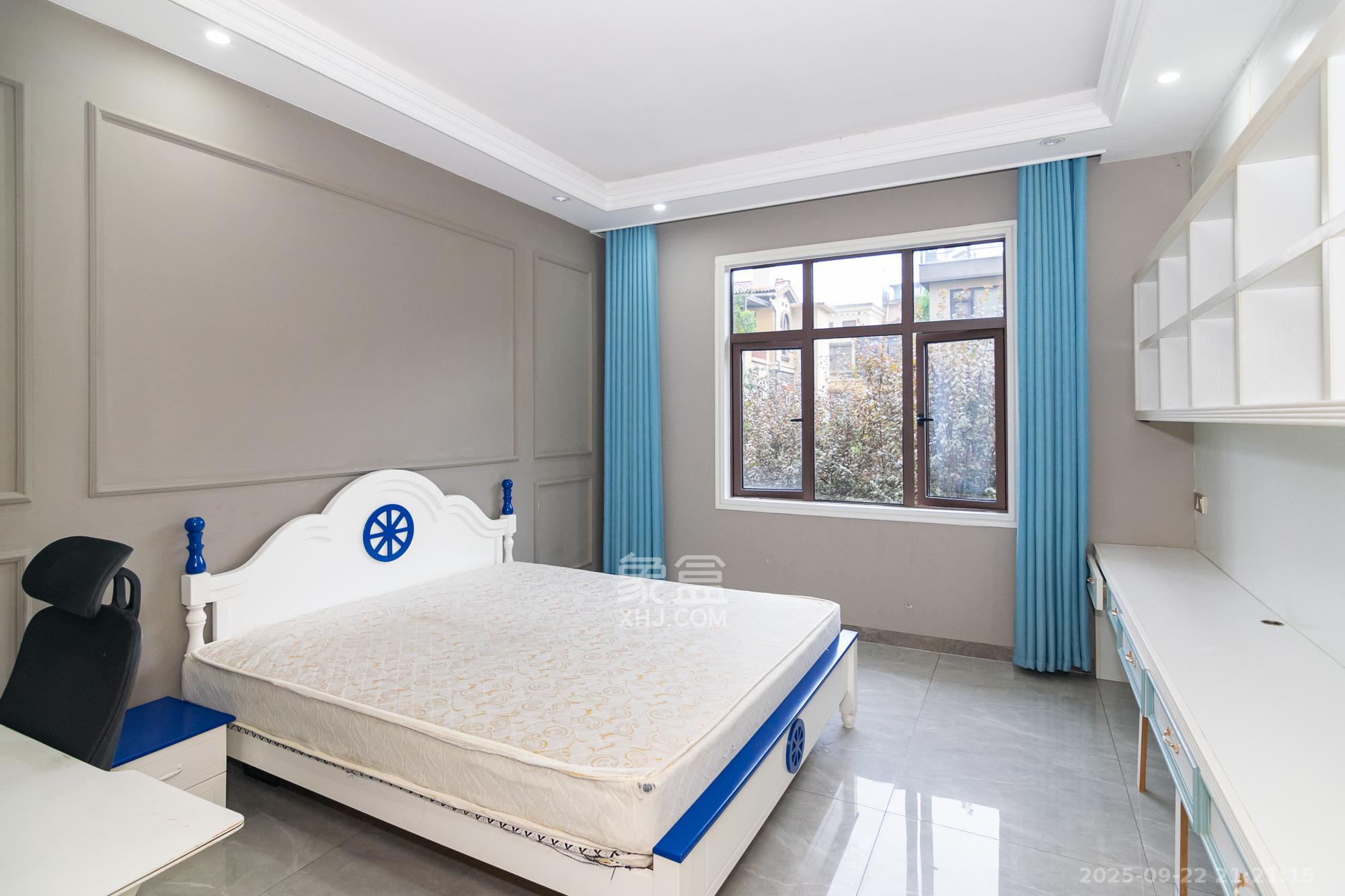 金地三千府(金地湖山樾、金地自在城)  4室2厅2卫    350.0万 金地三千府(金地湖山樾、金地自在城)  4室2厅2卫    350.0万卧室