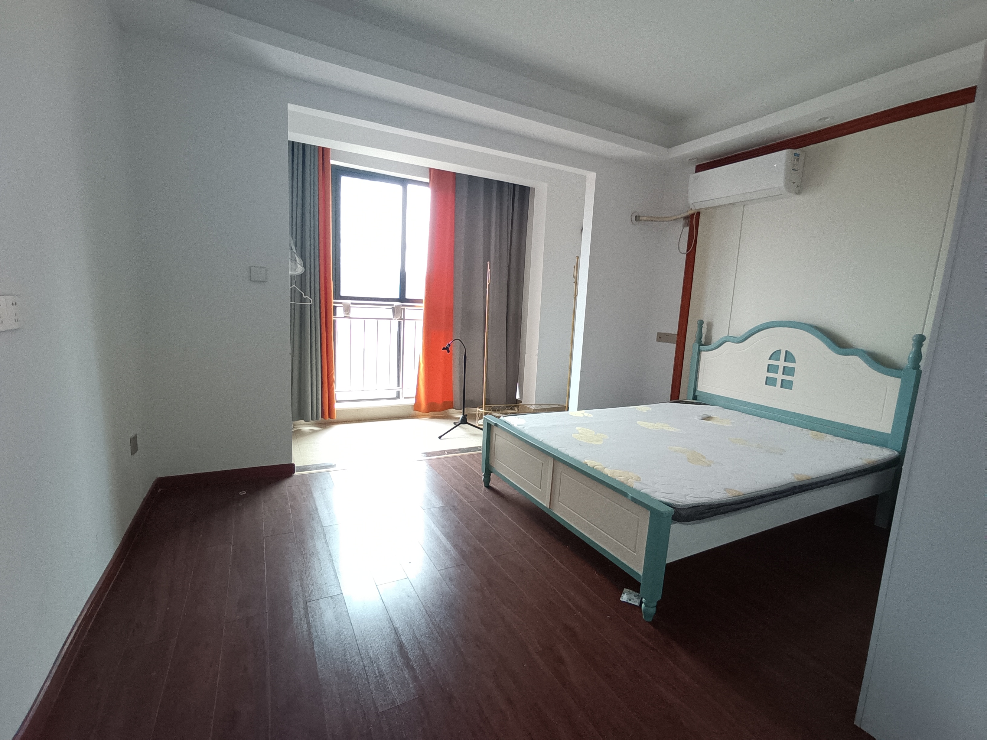 壹品熙园  4室2厅1卫    118.0万 壹品熙园  4室2厅1卫    118.0万室内图