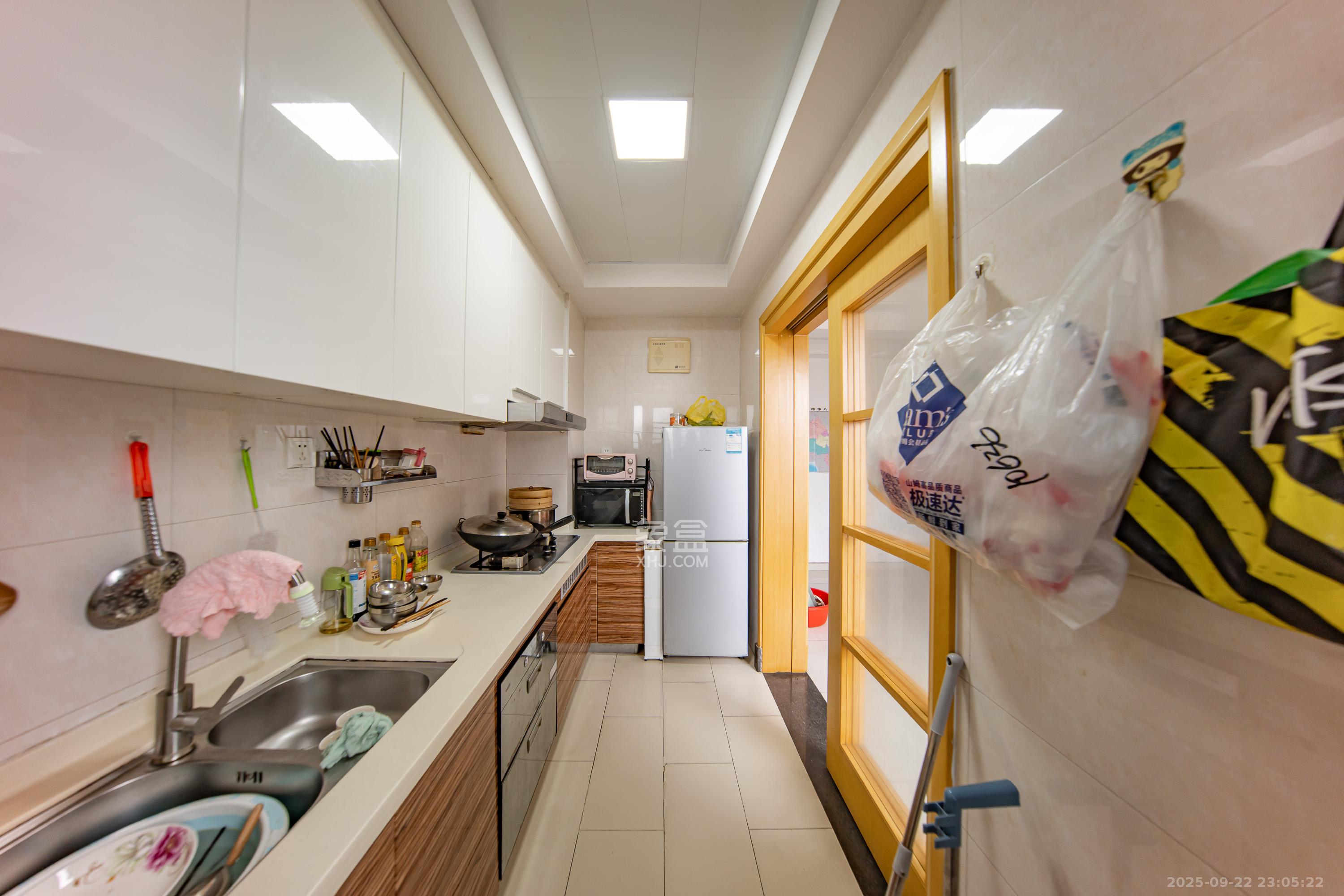 中海国际四期  3室2厅2卫    81.8万厨房