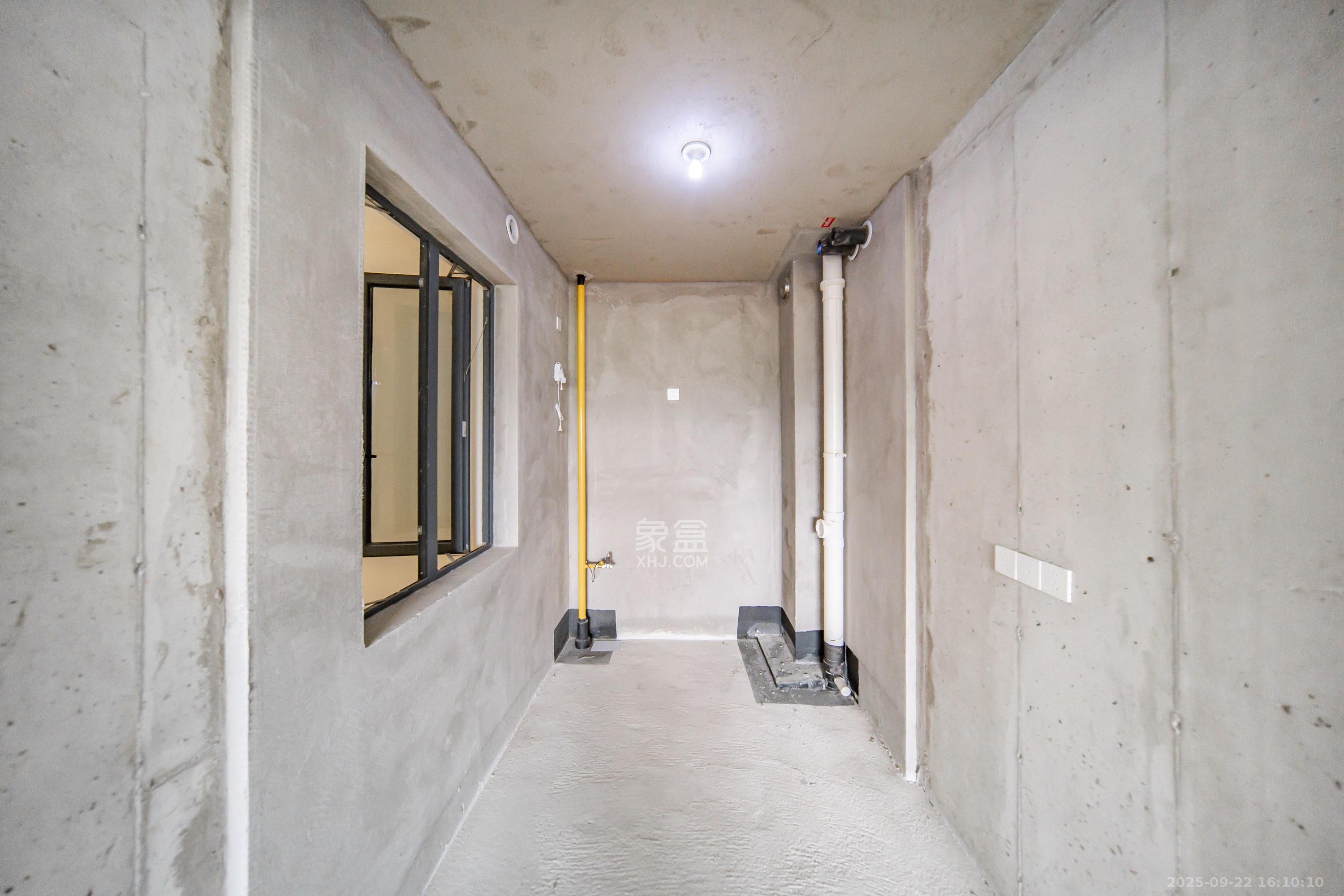 中建钰山湖  4室2厅2卫    168.0万厨房