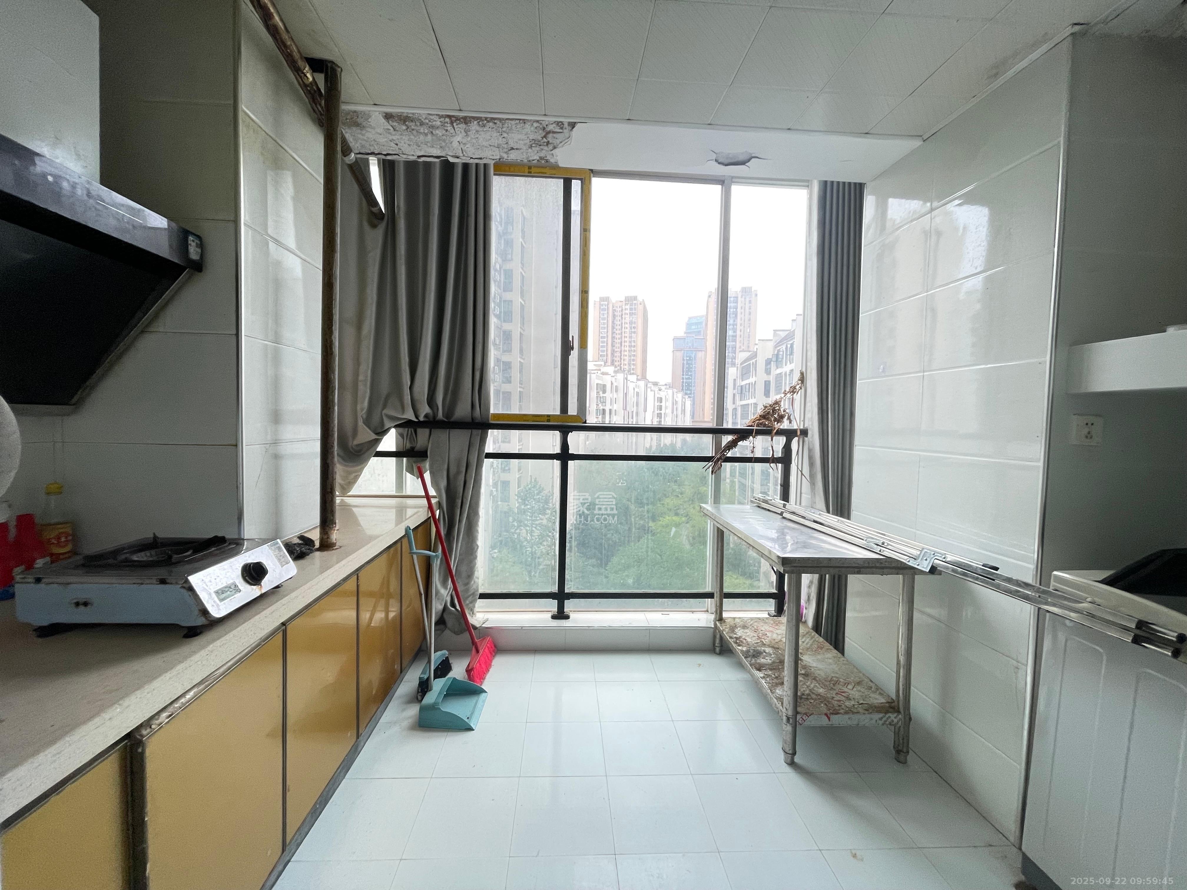 观湖公寓  2室2厅1卫    1800.0元/月室内图