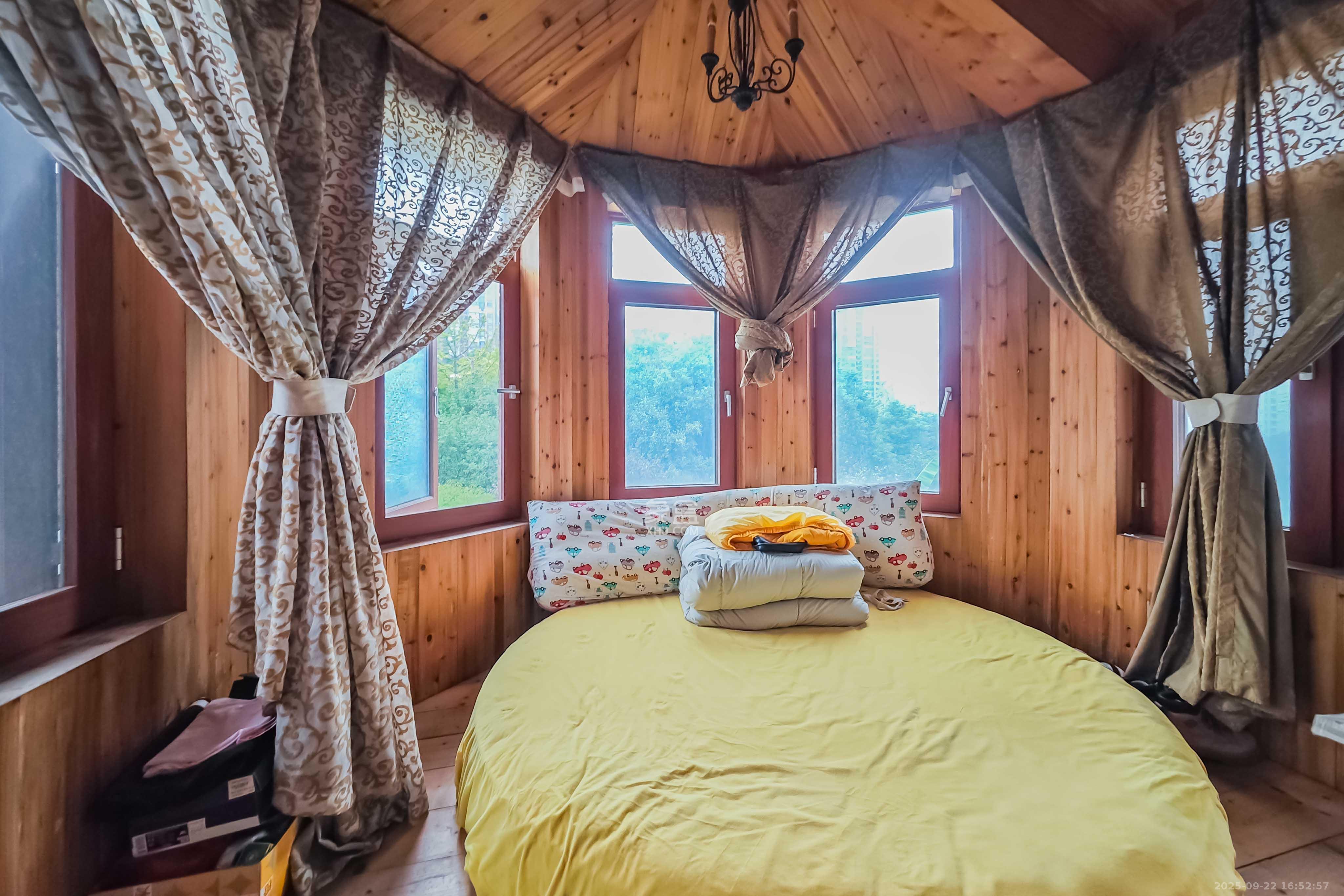 吉联小区(红墅湾) 6室2厅6卫 680.0万 吉联小区(红墅湾) 6室2厅6卫 680.0万卧室