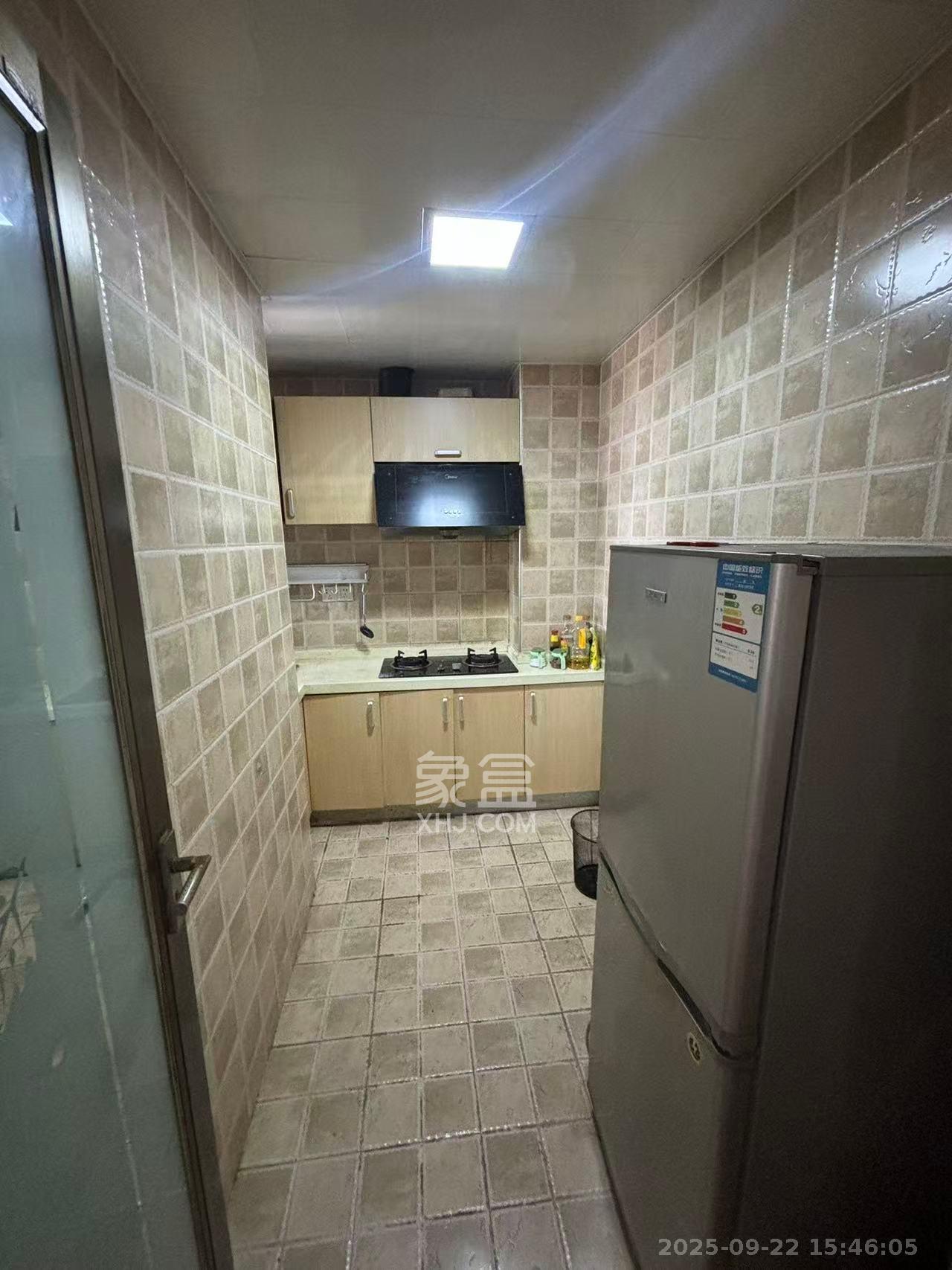 高升金典 1室1厅1卫 1500.0元/月 高升金典 1室1厅1卫 1500.0元/月室内图