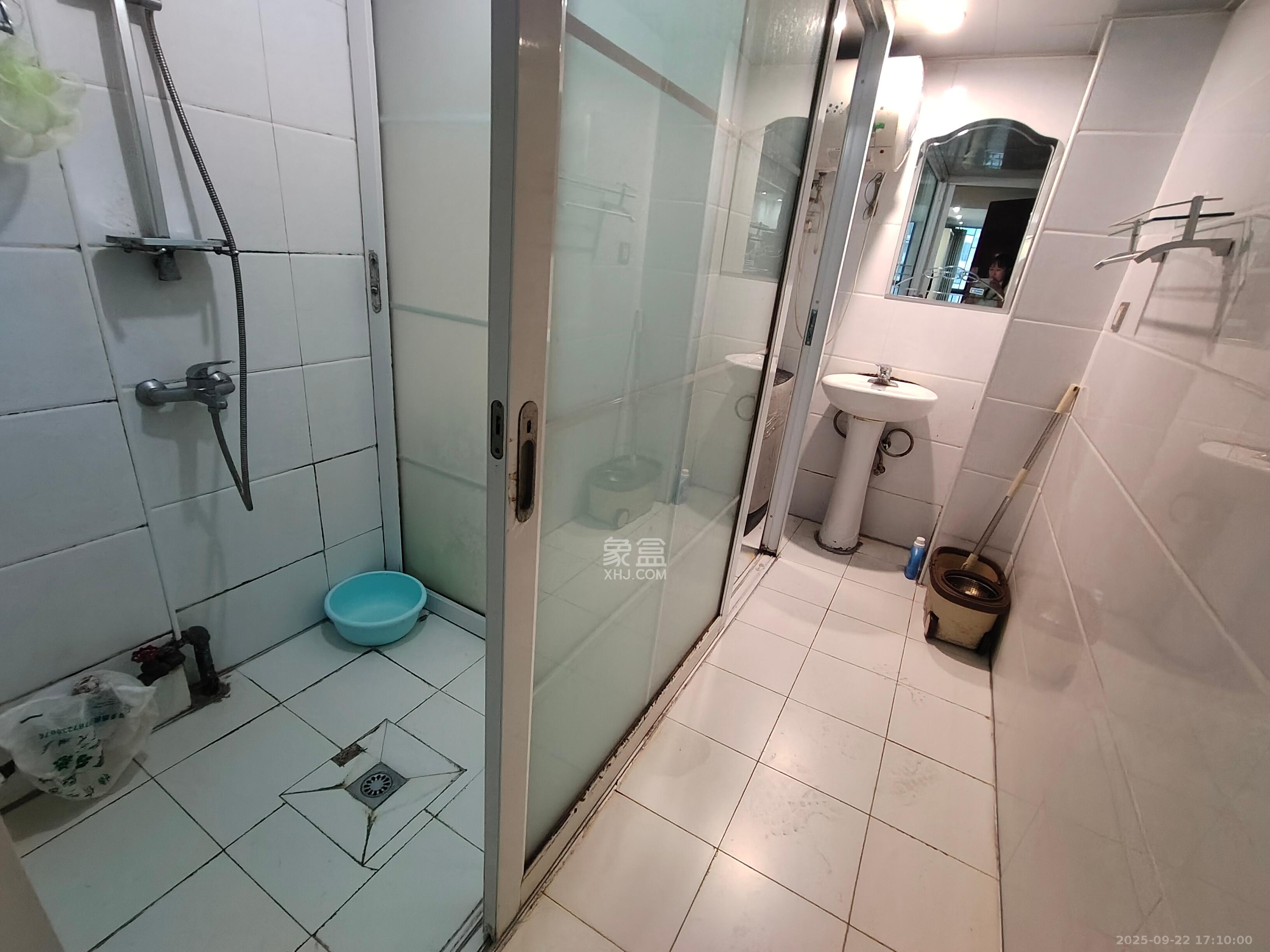 融圣国际 2室1厅1卫 1900.0元/月 融圣国际 2室1厅1卫 1900.0元/月室内图