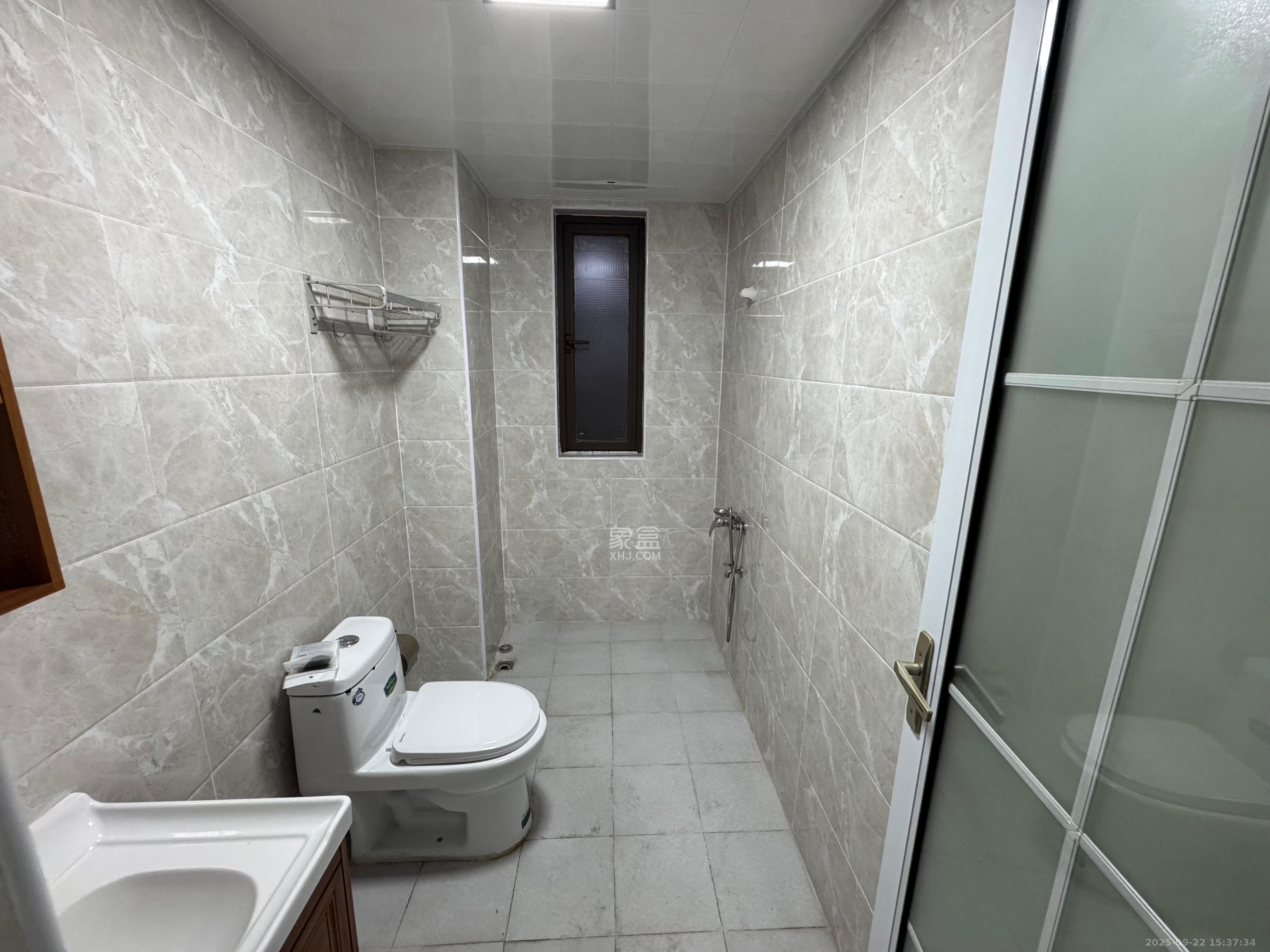 卓越浅水湾  3室2厅2卫   2500.00元/月室内图