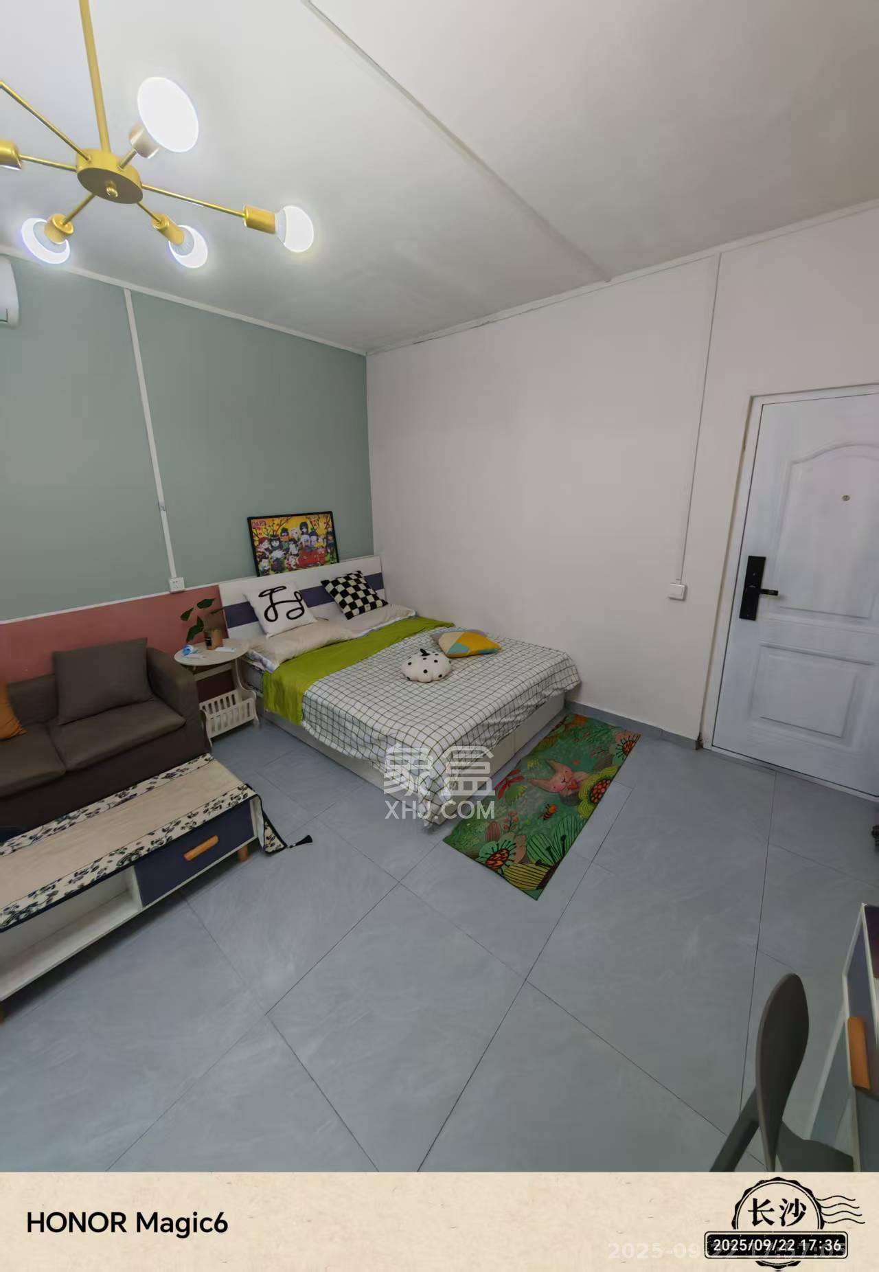 岳北社区  1室1厅1卫    1300.0元/月室内图