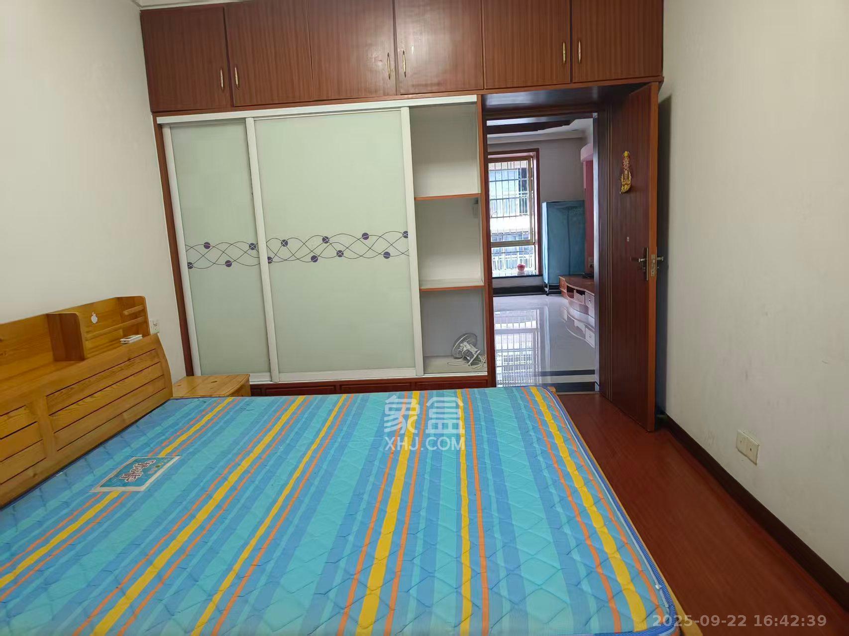 粟塘小区  2室1厅1卫    1700.0元/月 粟塘小区  2室1厅1卫    1700.0元/月