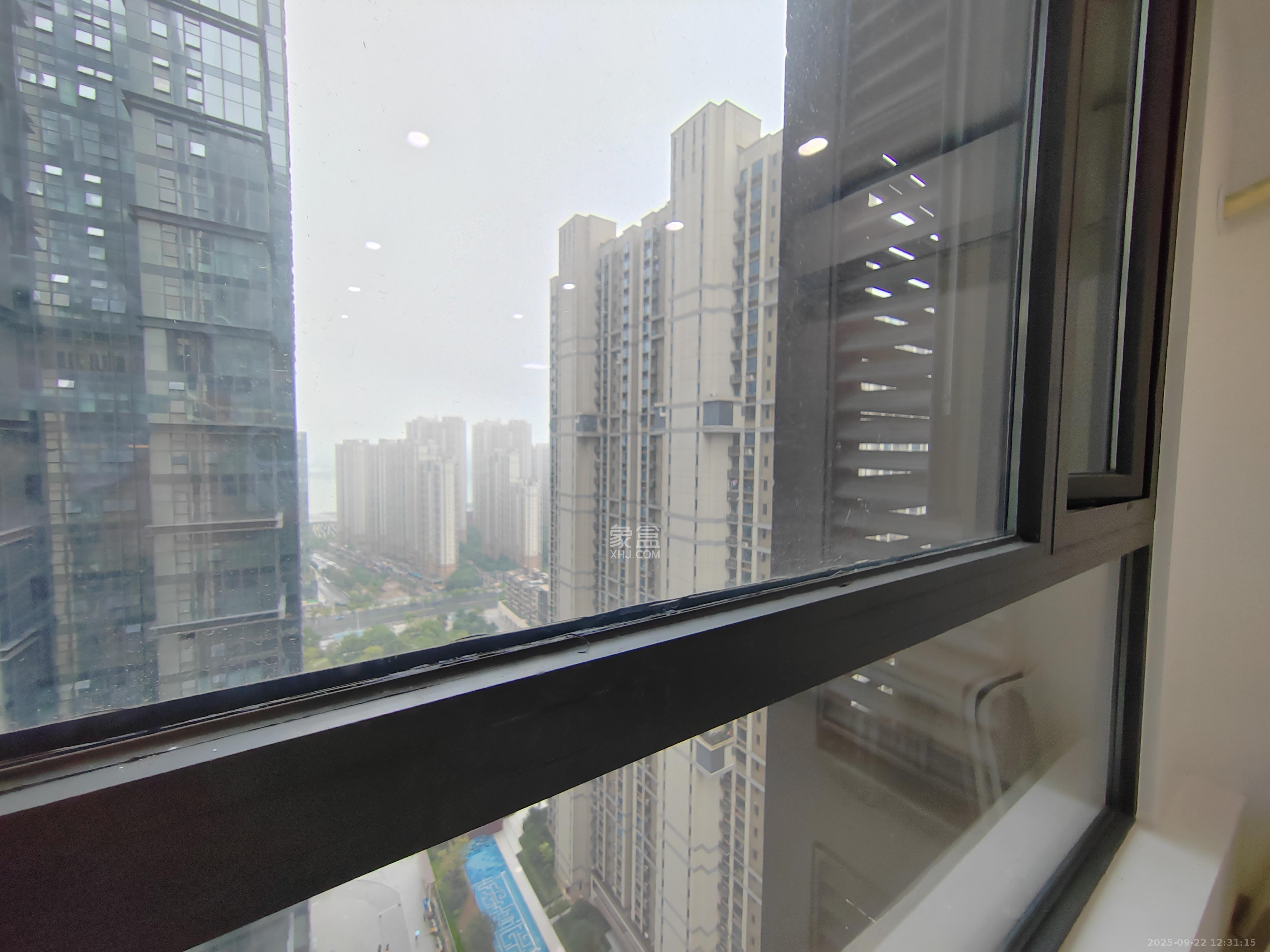 卓越中寰 1室0厅0卫 2400.0元/月 卓越中寰 1室0厅0卫 2400.0元/月室内图