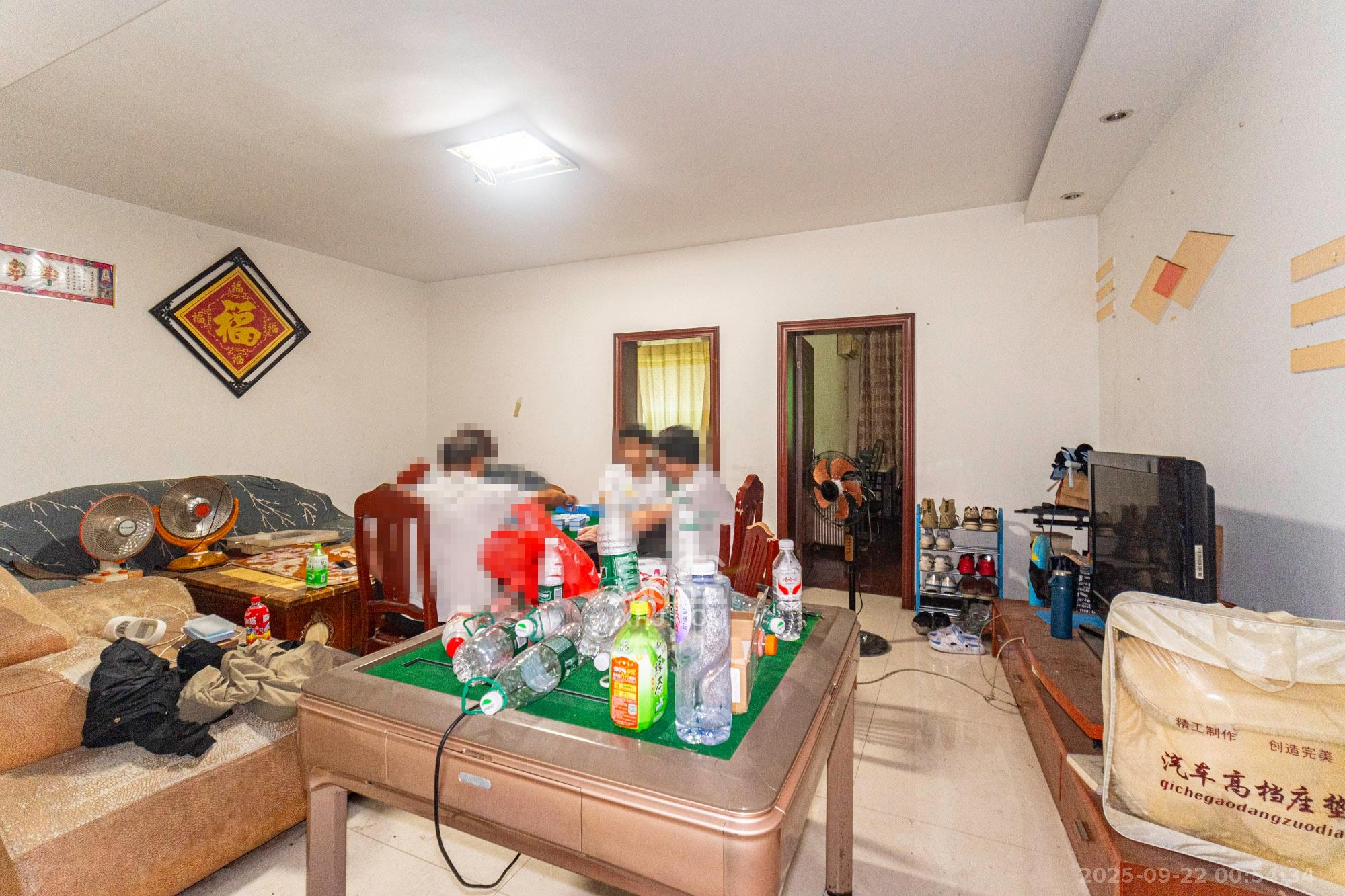 中南汽车世界  3室2厅2卫    38.8万 中南汽车世界  3室2厅2卫    38.8万客厅