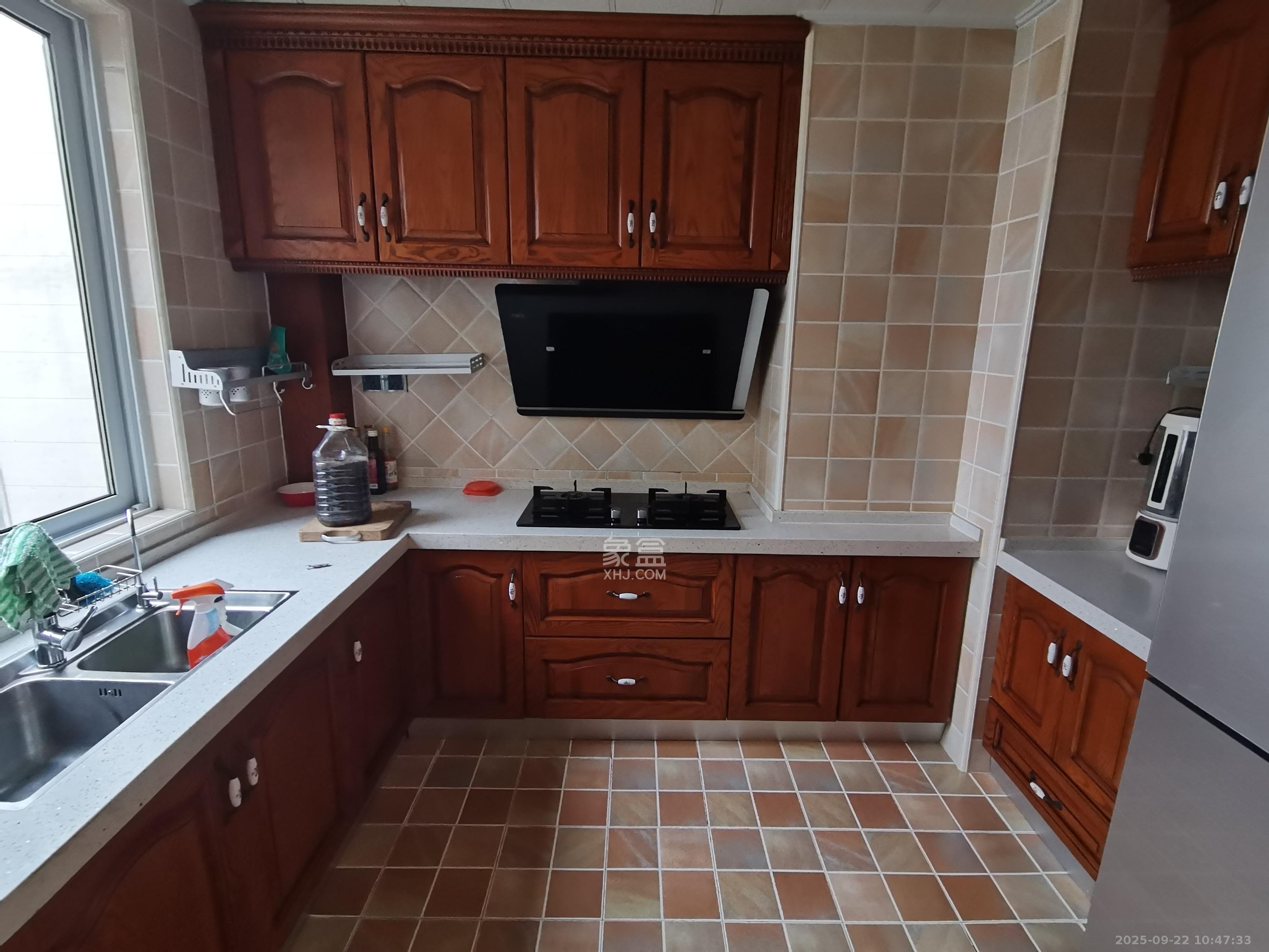 天麓尚层  4室2厅1卫    3000.0元/月室内图