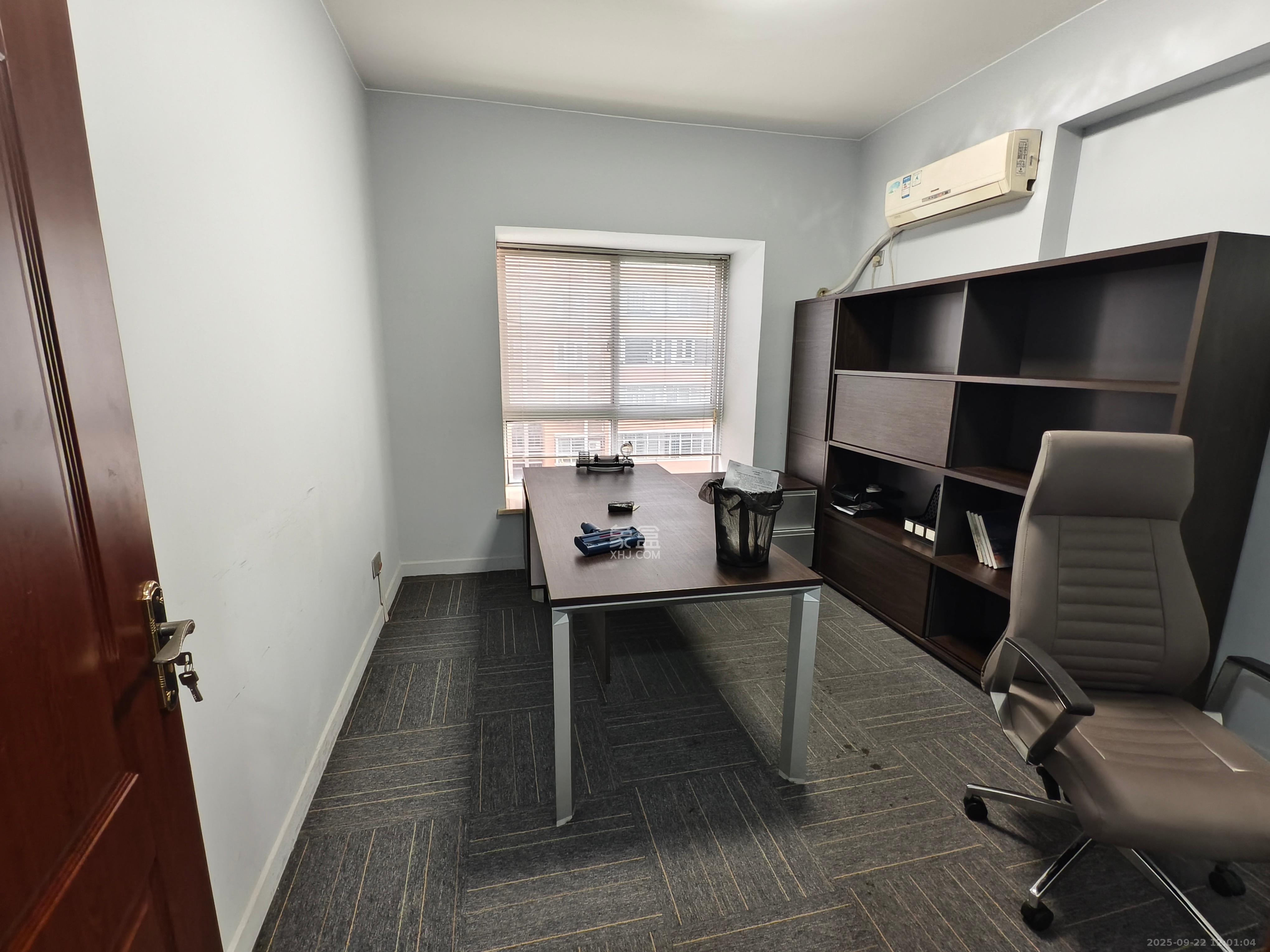 湘林家园(湘林小区电梯房) 4室2厅2卫 4200.0元/月 湘林家园(湘林小区电梯房) 4室2厅2卫 4200.0元/月室内图