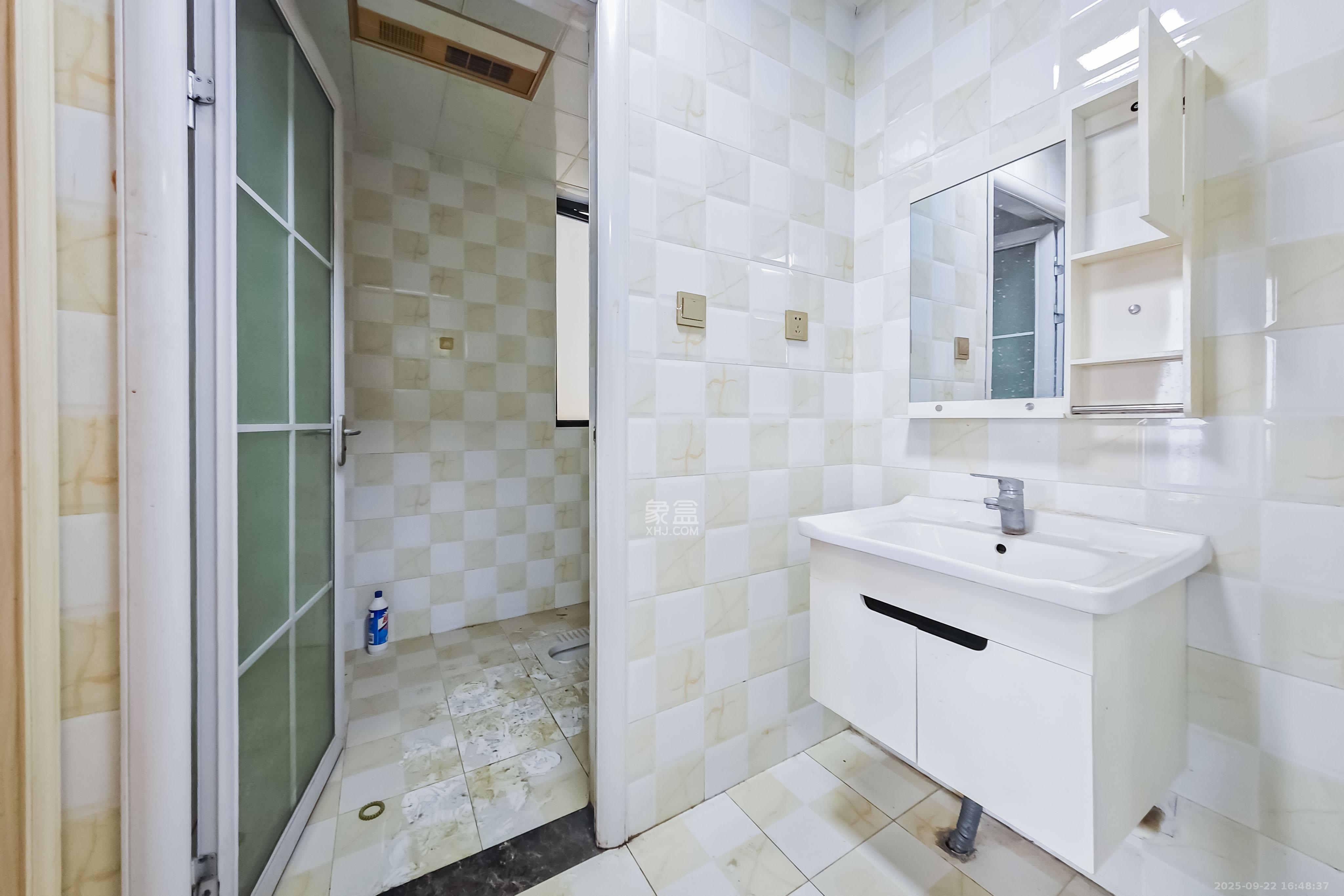 叠彩兰亭  3室2厅1卫    65.0万卫生间