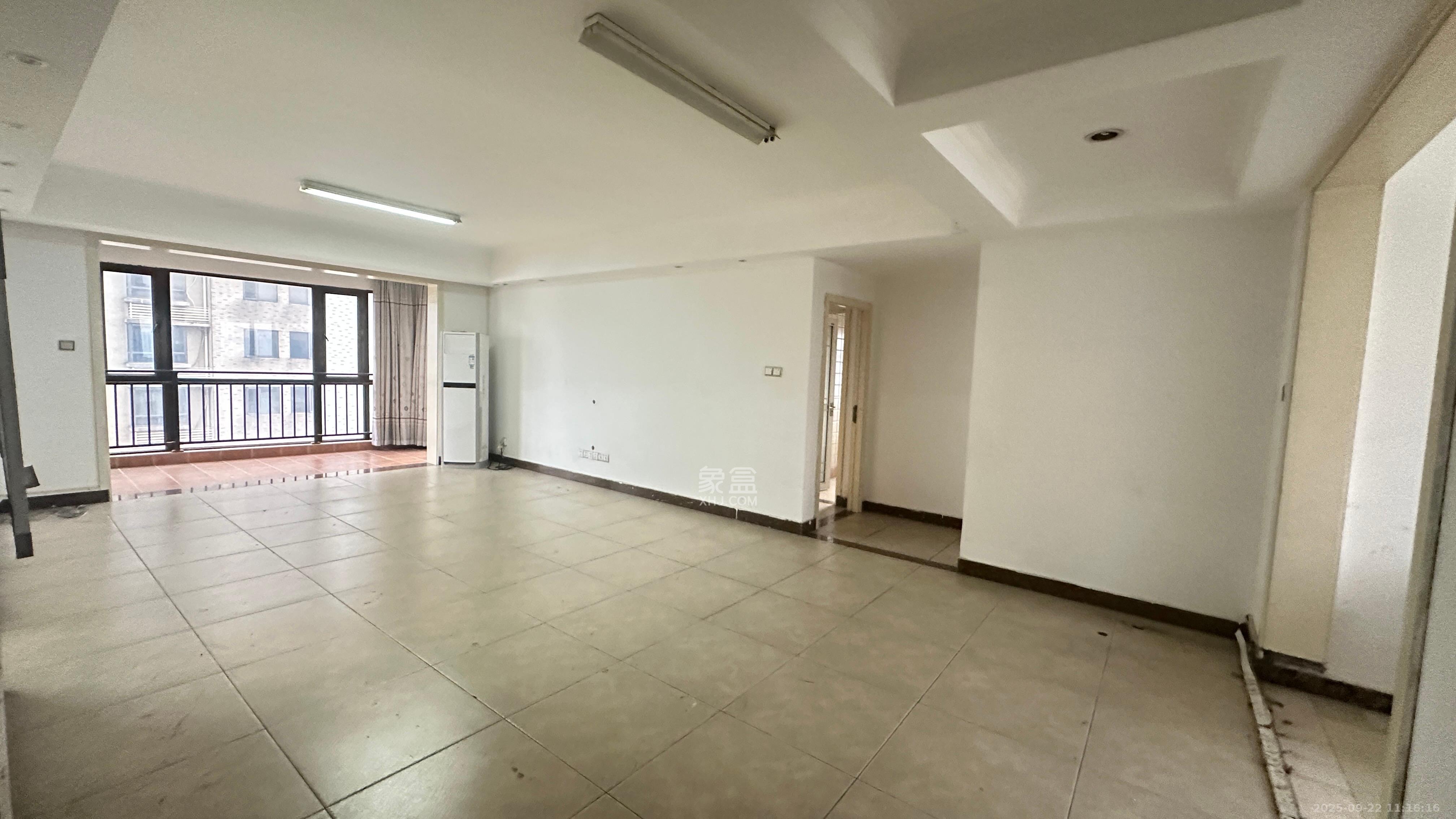 上东辛顿公寓  3室2厅2卫    2800.0元/月室内图