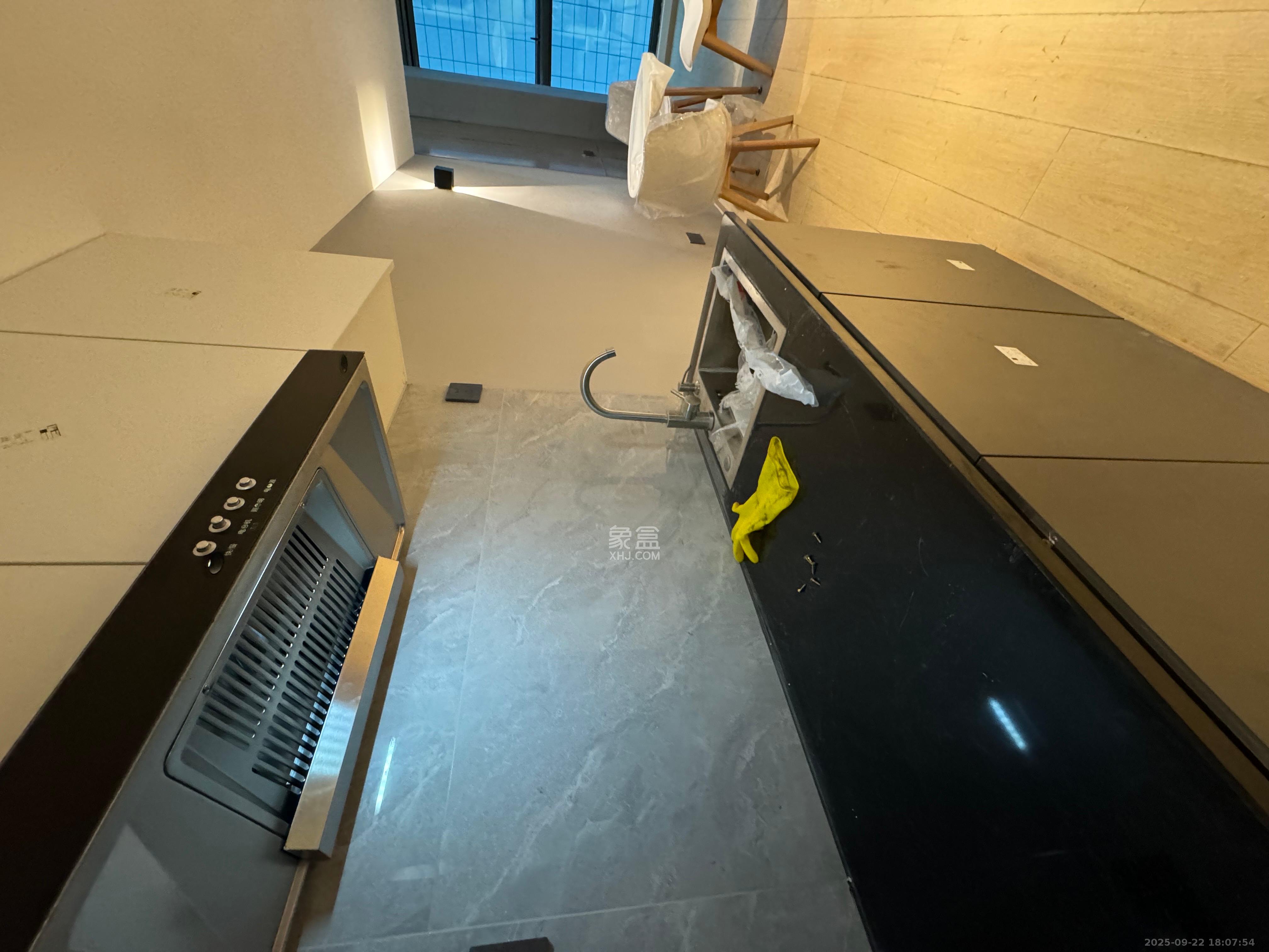 绿地商务广场  1室1厅1卫    1800.0元/月室内图