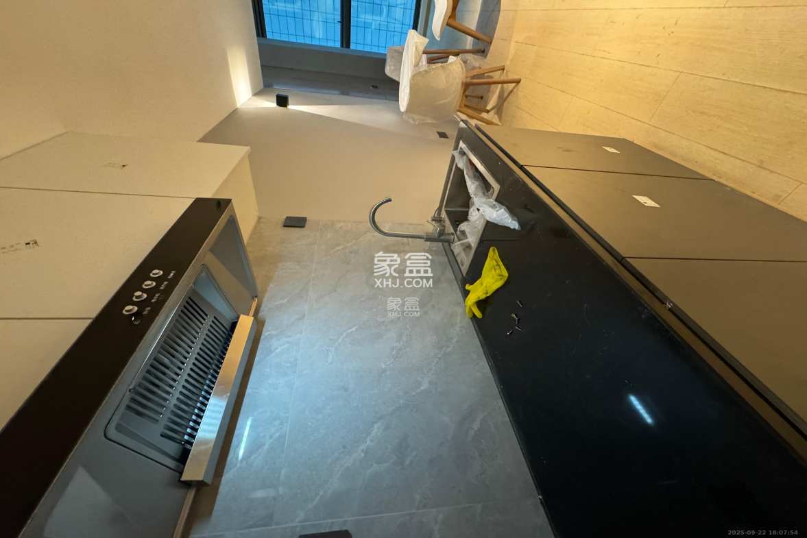 绿地商务广场 1室1厅1卫 1800.0元/月 绿地商务广场 1室1厅1卫 1800.0元/月室内图