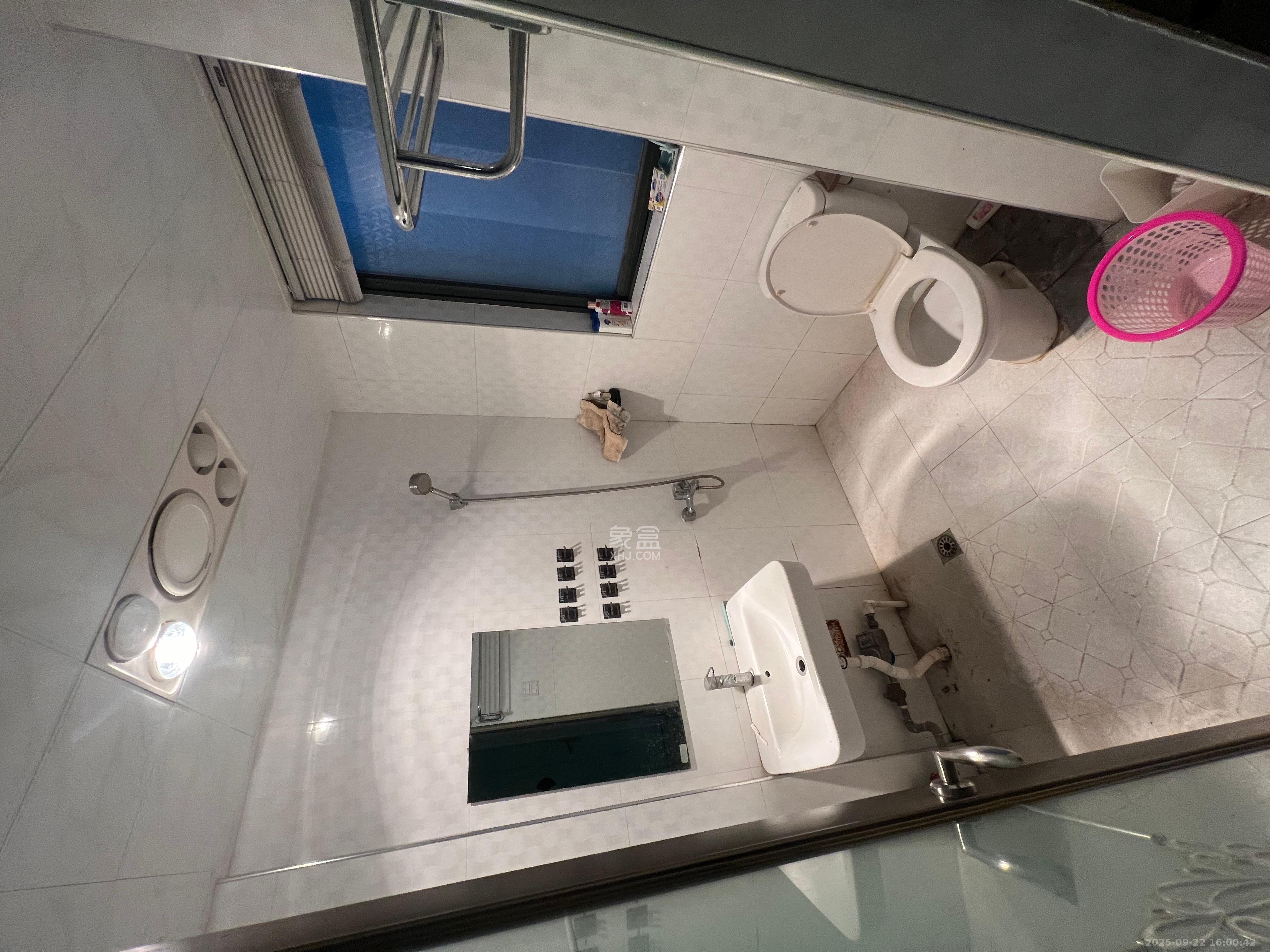 五一大道202(中环壹世界) 4室1厅1卫 3400.0元/月 五一大道202(中环壹世界) 4室1厅1卫 3400.0元/月室内图