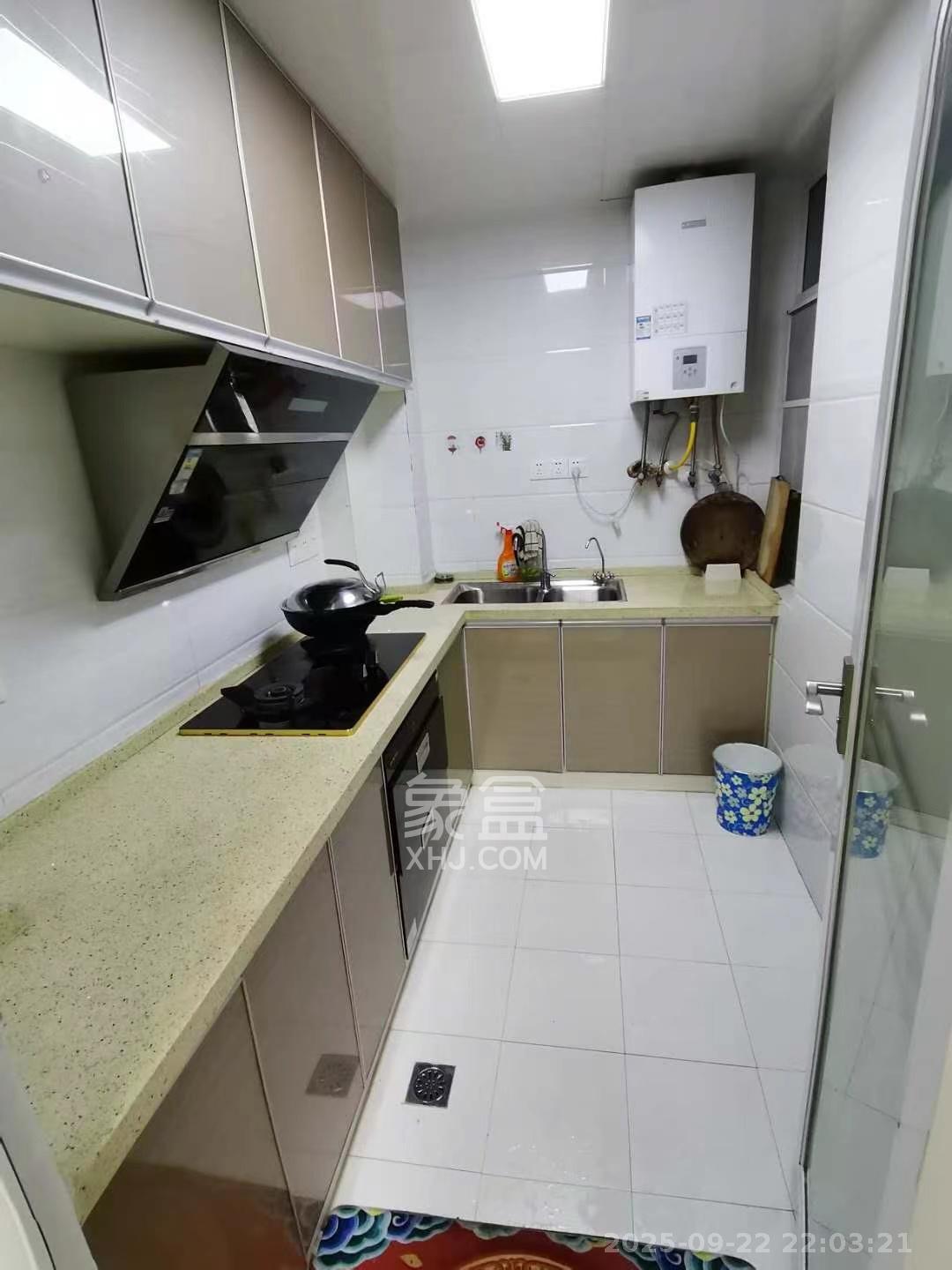 丽发新城  2室2厅1卫    1800.0元/月室内图