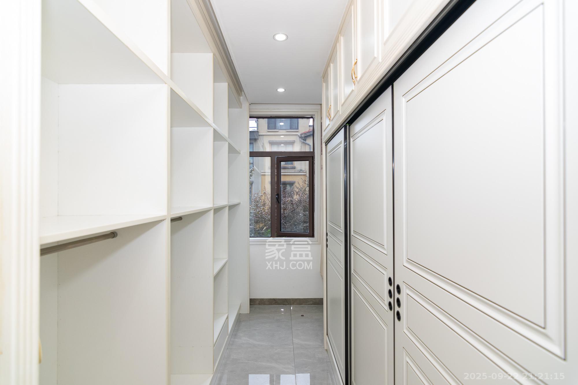 金地三千府(金地湖山樾、金地自在城)  4室2厅2卫    350.0万 金地三千府(金地湖山樾、金地自在城)  4室2厅2卫    350.0万其他