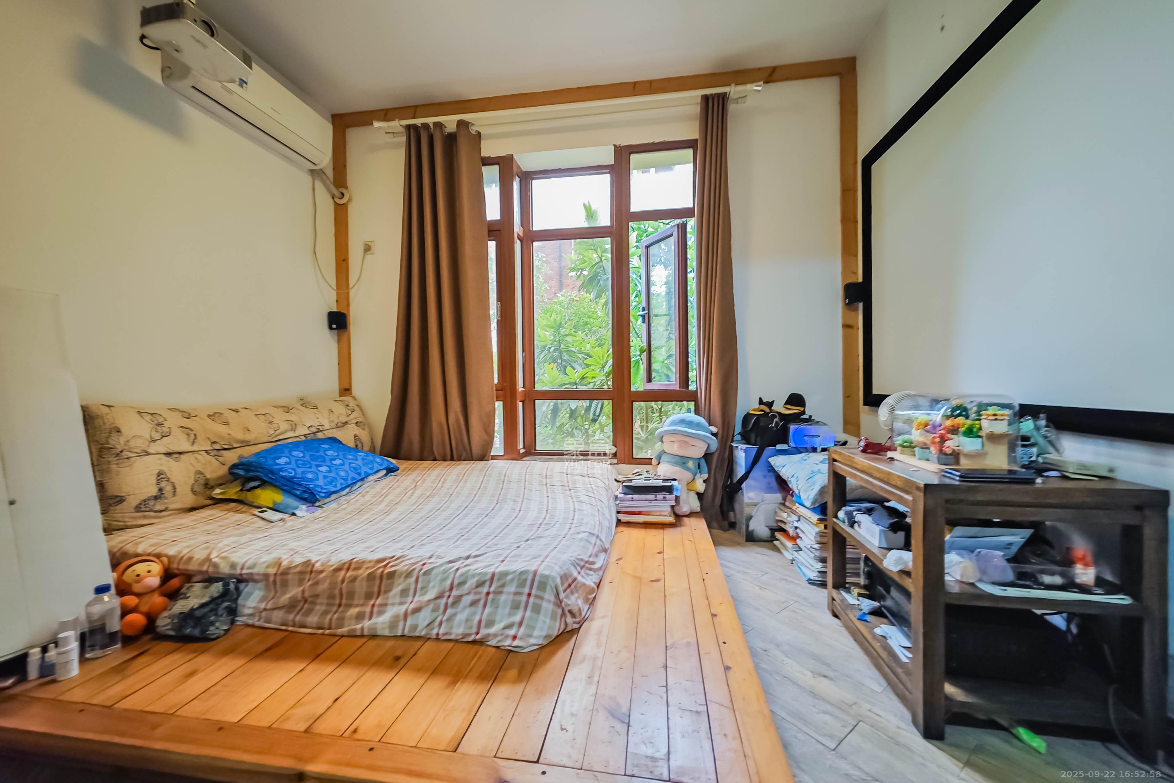 吉联小区(红墅湾) 6室2厅6卫 680.0万 吉联小区(红墅湾) 6室2厅6卫 680.0万卧室