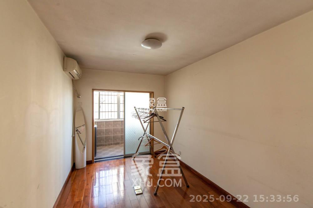 鑫兴佳园  3室2厅2卫    2400.0元/月 鑫兴佳园  3室2厅2卫    2400.0元/月室内图