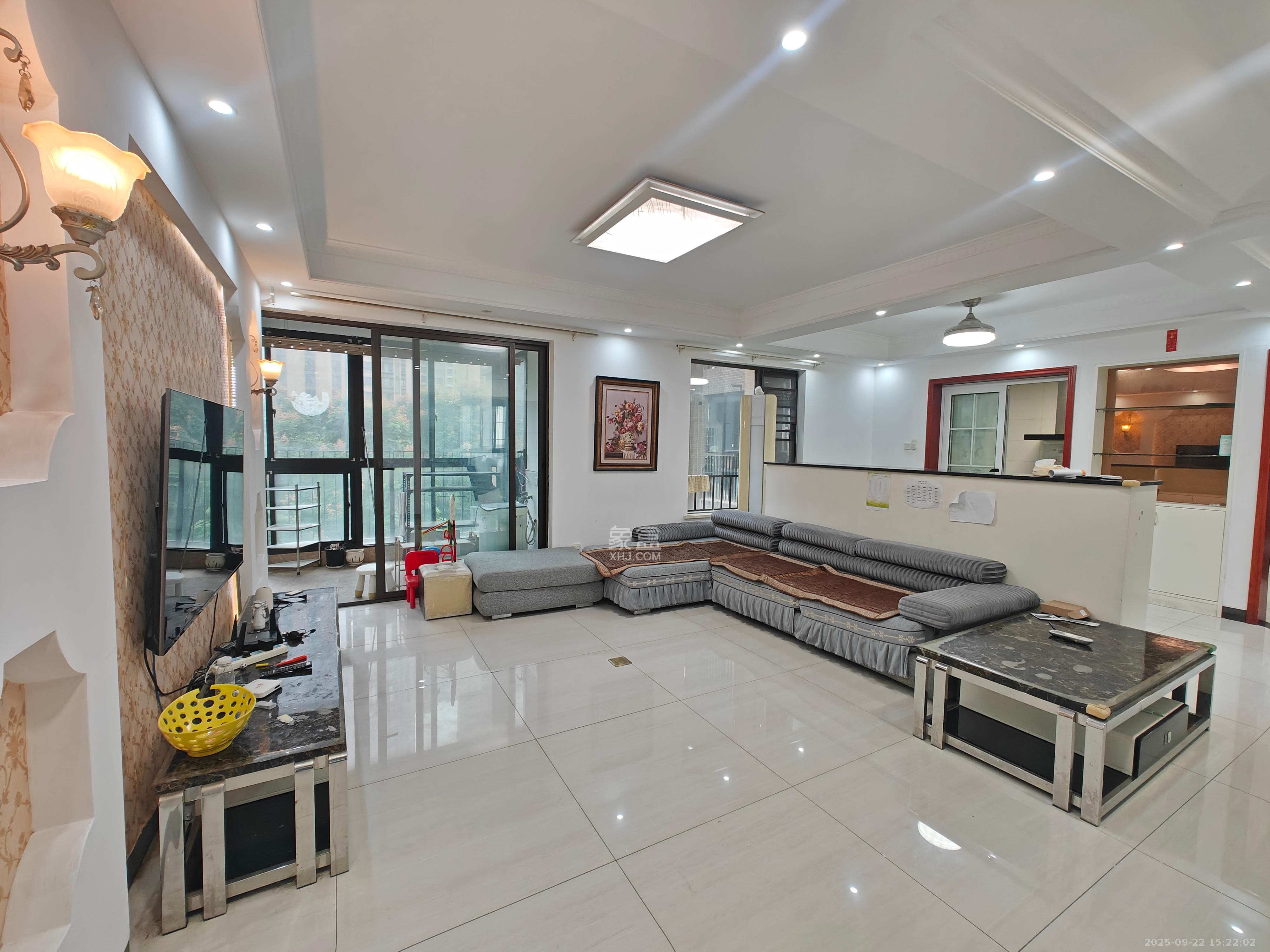 华润凤凰城三期  4室2厅2卫    3300.0元/月 华润凤凰城三期  4室2厅2卫    3300.0元/月