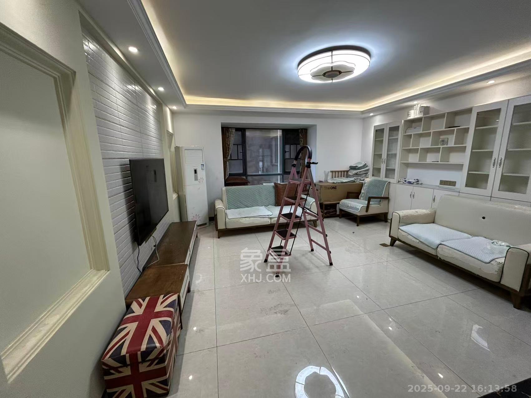 标志浪漫满屋(枫景公寓) 1室2厅1卫 2800.0元/月 标志浪漫满屋(枫景公寓) 1室2厅1卫 2800.0元/月室内图