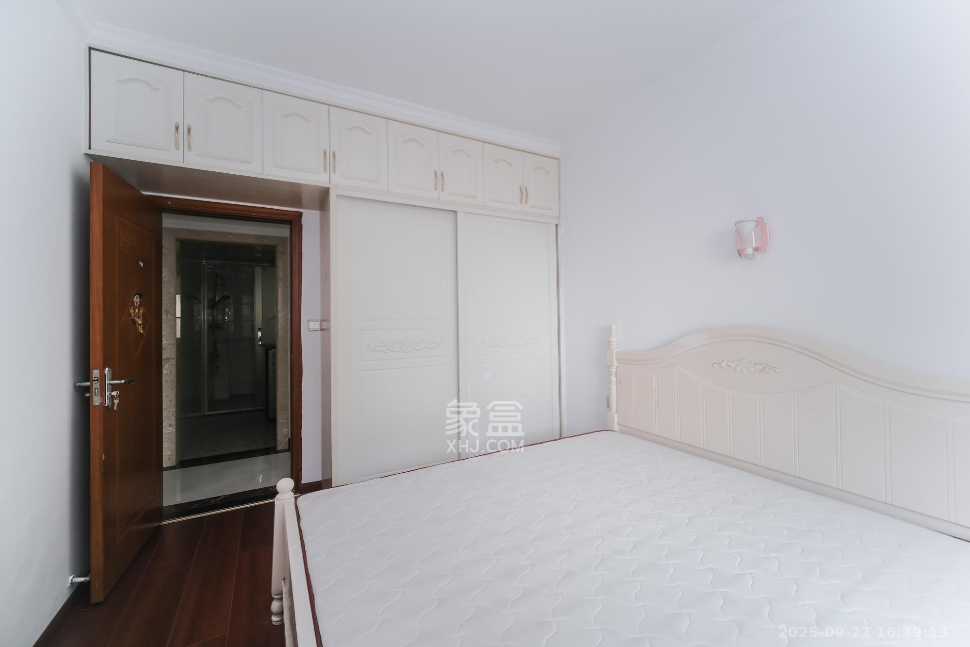 保利香槟国际 3室2厅2卫 76.0万 保利香槟国际 3室2厅2卫 76.0万卧室