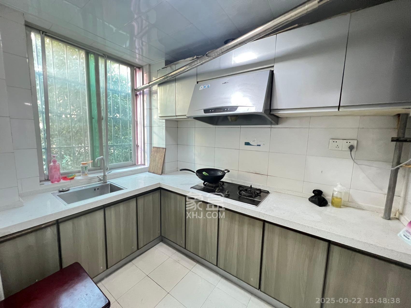 中南汽车世界 2室2厅1卫 1200.0元/月 中南汽车世界 2室2厅1卫 1200.0元/月室内图