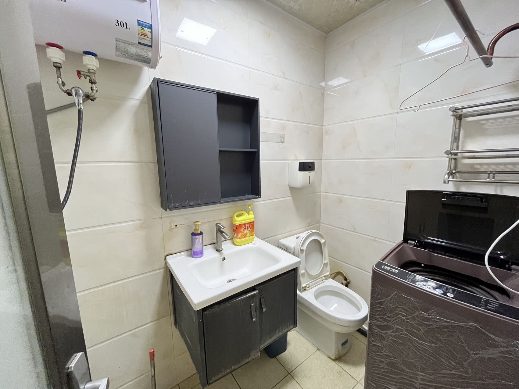 诚田大厦  2室2厅1卫   2300.00元/月室内图