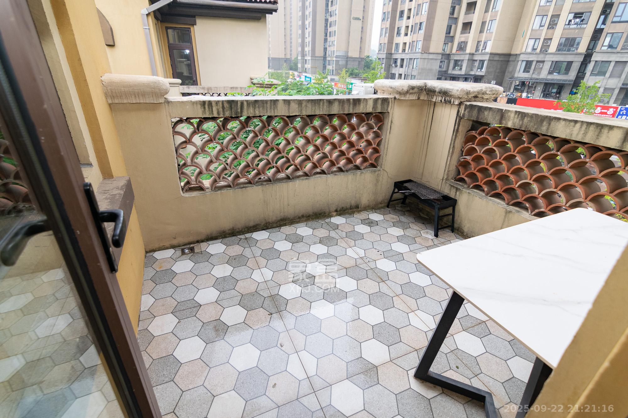 金地三千府(金地湖山樾、金地自在城)  4室2厅2卫    350.0万 金地三千府(金地湖山樾、金地自在城)  4室2厅2卫    350.0万卧室