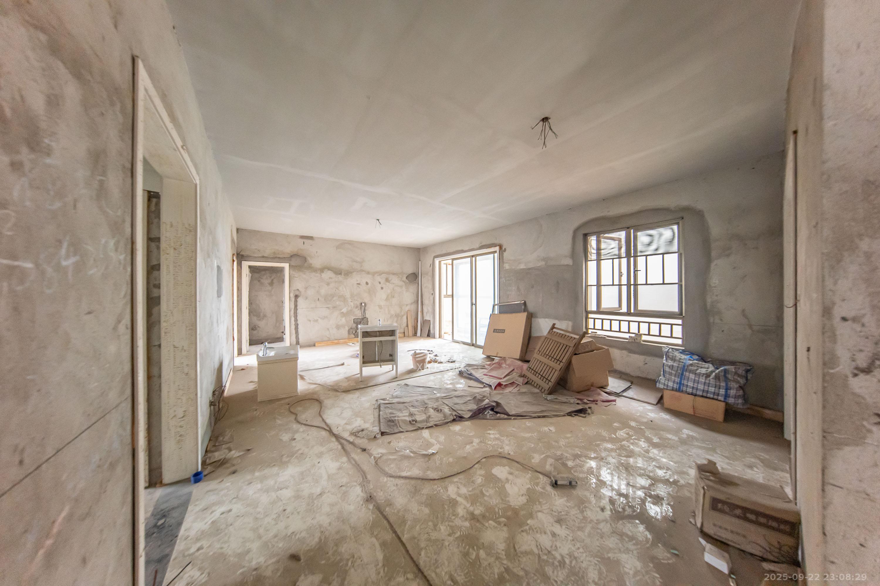 米兰春天  4室2厅2卫    69.8万客厅