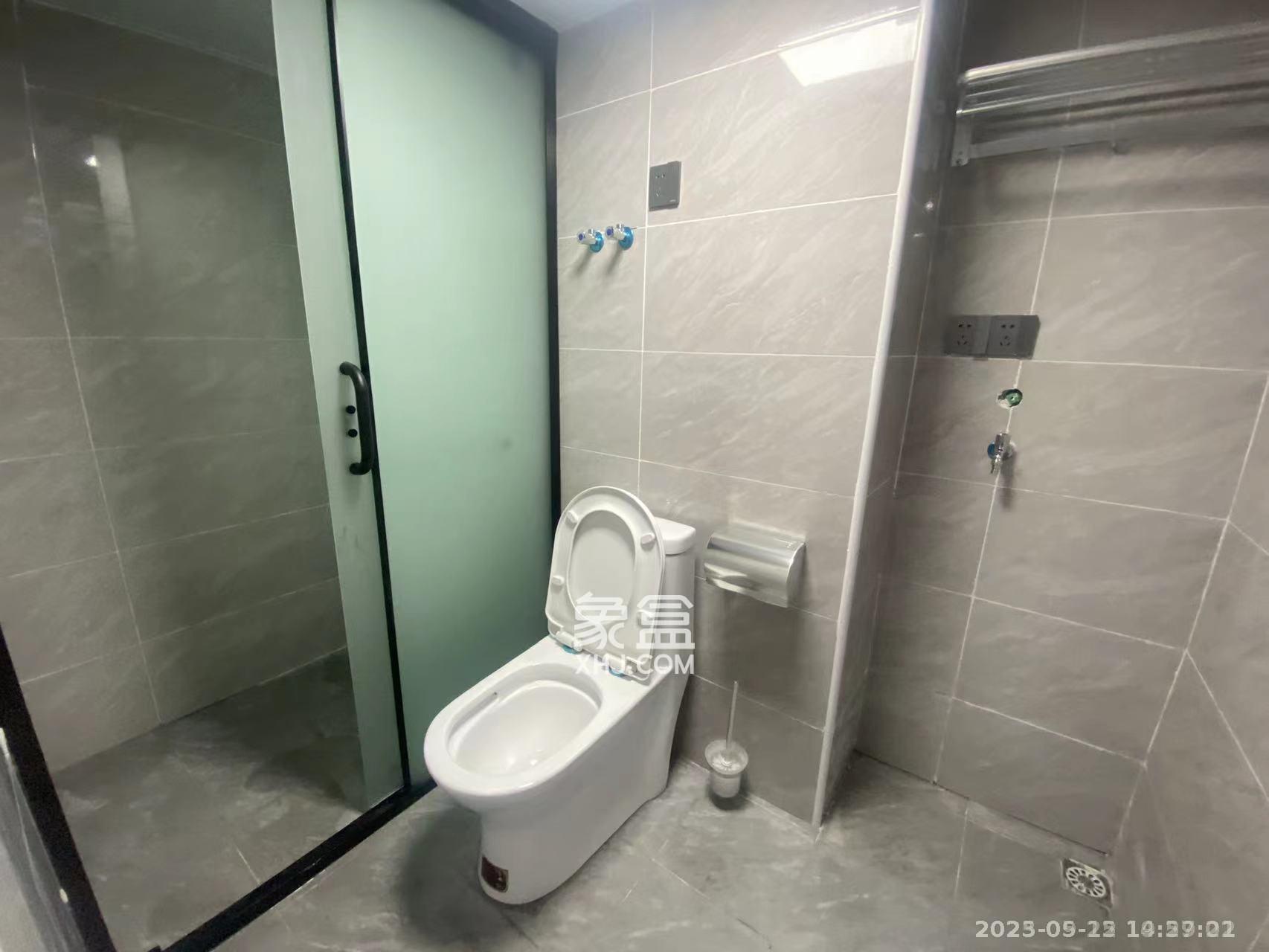 奥克斯滨仕花园(奥克斯洋湖广场/奥克斯中心) 1室1厅1卫 1800.0元/月 奥克斯滨仕花园(奥克斯洋湖广场/奥克斯中心) 1室1厅1卫 1800.0元/月室内图