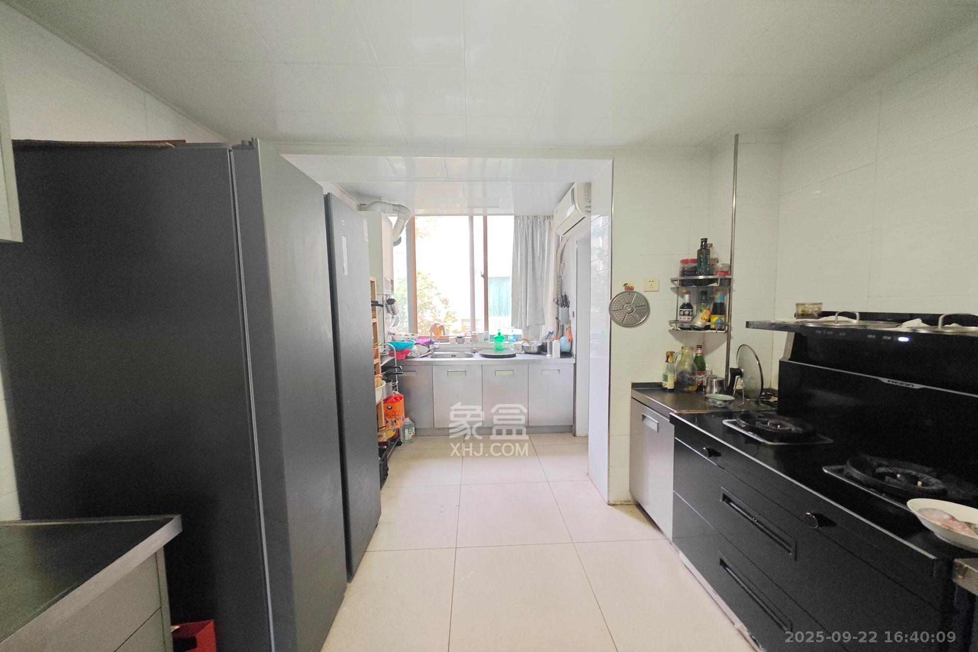 新城新世界一二三期 4室2厅2卫 135.0万 新城新世界一二三期 4室2厅2卫 135.0万厨房