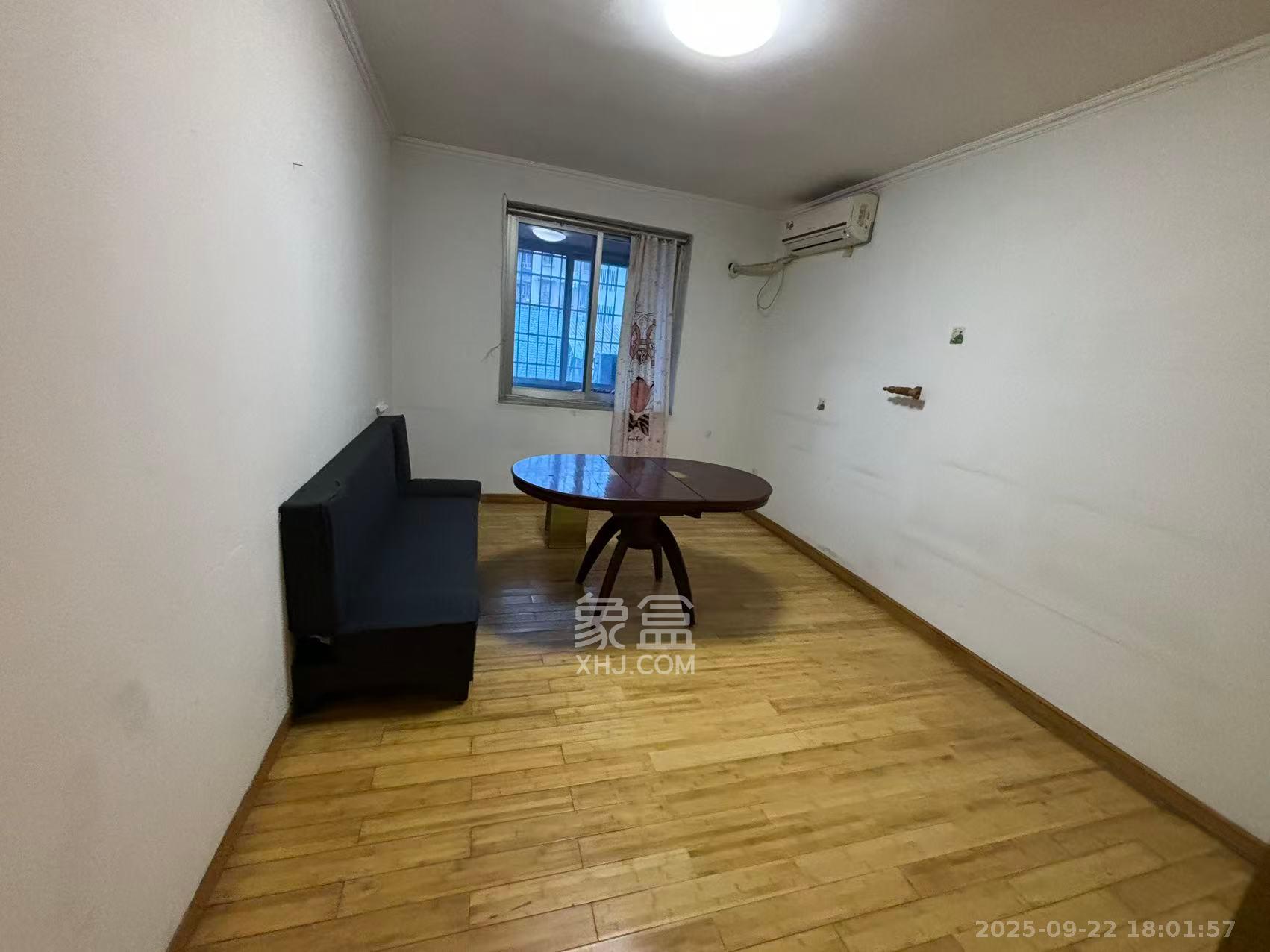 金球公寓  3室2厅2卫    3000.0元/月室内图